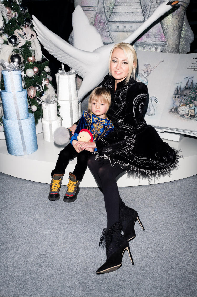 Яна Рудковская с сыном Сашей. Фото: SUPER