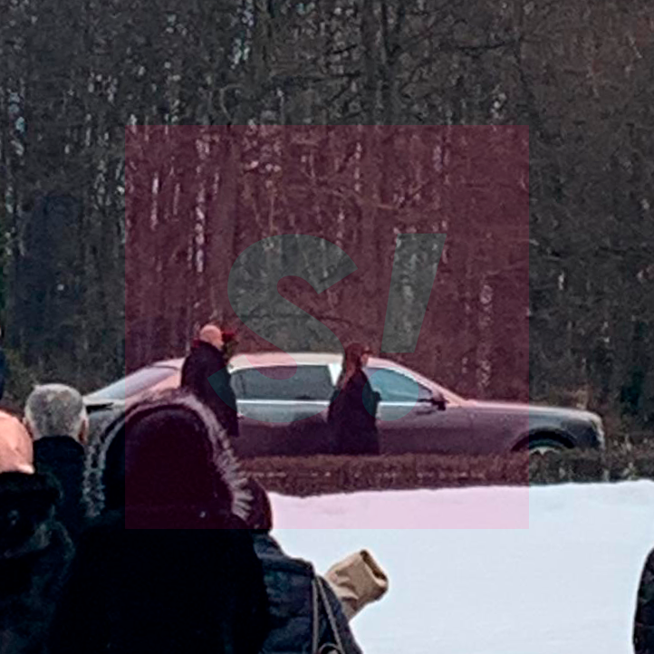 Певица Жасмин приехала на новом автомобиле на похороны Юлии Началовой. Фото: Super