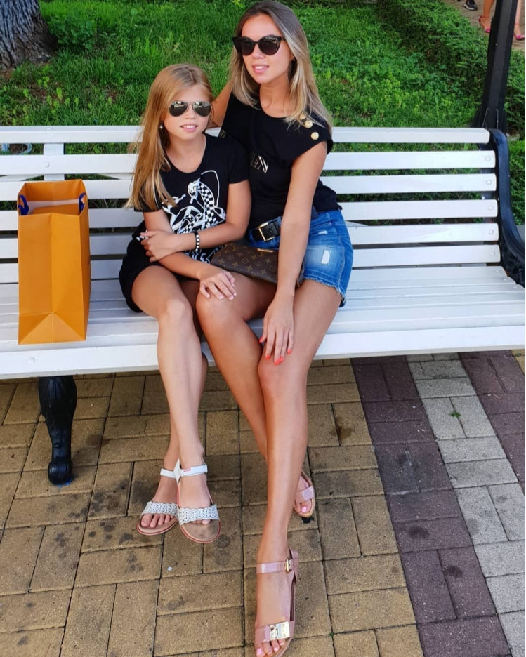 Бывшая жена Дмитрия Оксана с дочерью. Фото: Instagram