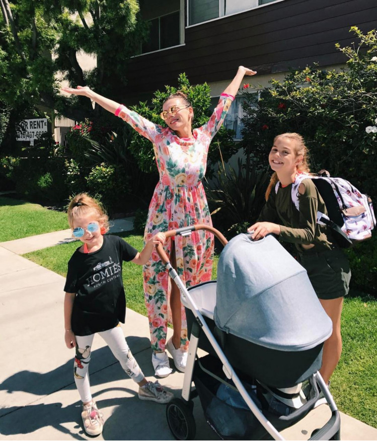 Анна Седокова с детьми. Фото: Instagram @annasedokova