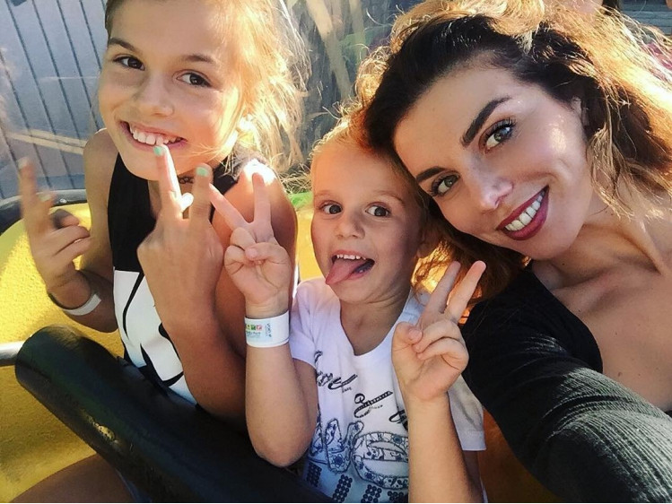Анна Седокова с дочерьми Алиной и Моникой. Фото: Instagram @annasedokova