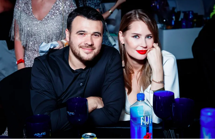 Эмин Агаларов с супругой Аленой. Фото: Super