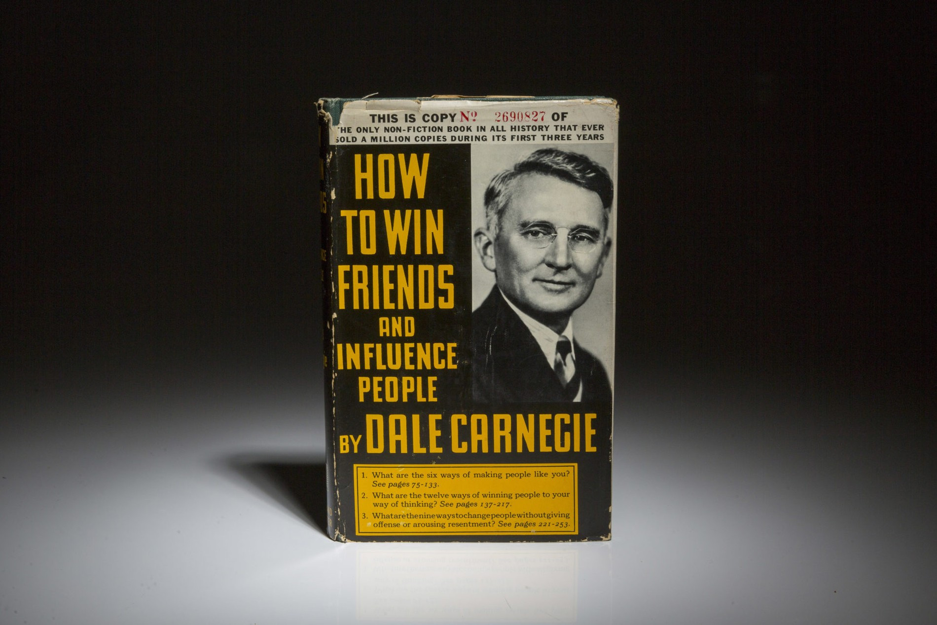 Издание книги «Как завоевывать друзей и оказывать влияние на людей» Дейла Карнеги 1944 года. Источник: The First Edition