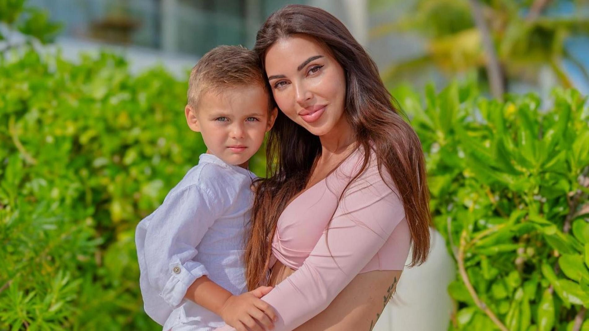 Оксана Самойлова с сыном Давидом. Фото: Инстаграм* samoylovaoxana