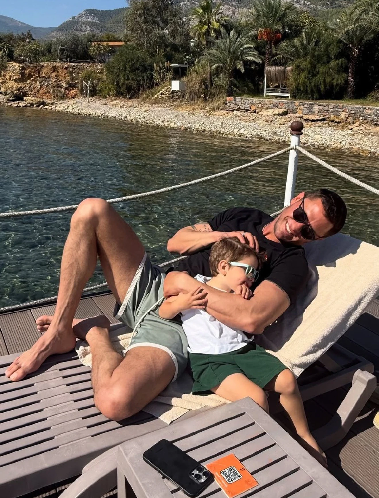 Павел Прилучный с сыном Микаэлем. Фото: Instagram (Запрещён в РФ) @zepyur_brutyan