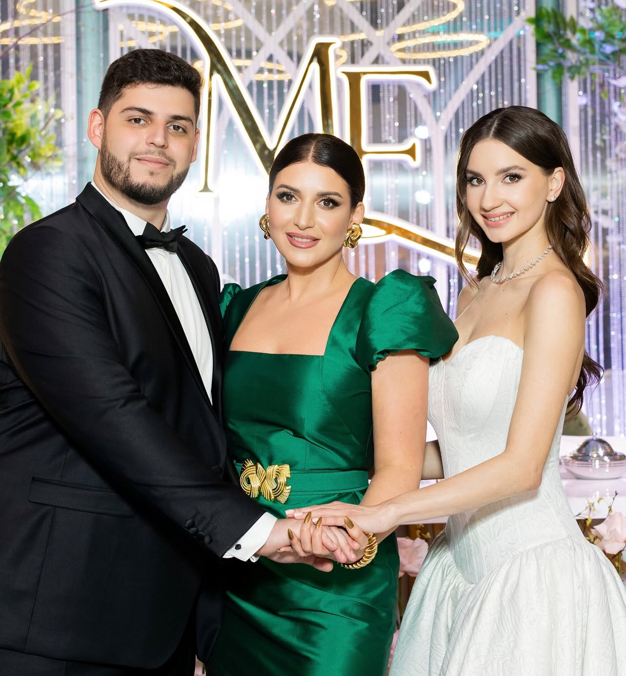 Жасмин с сыном Михаилом и его супругой Евой. Фото: Instagram (Запрещён в РФ) @jasmin