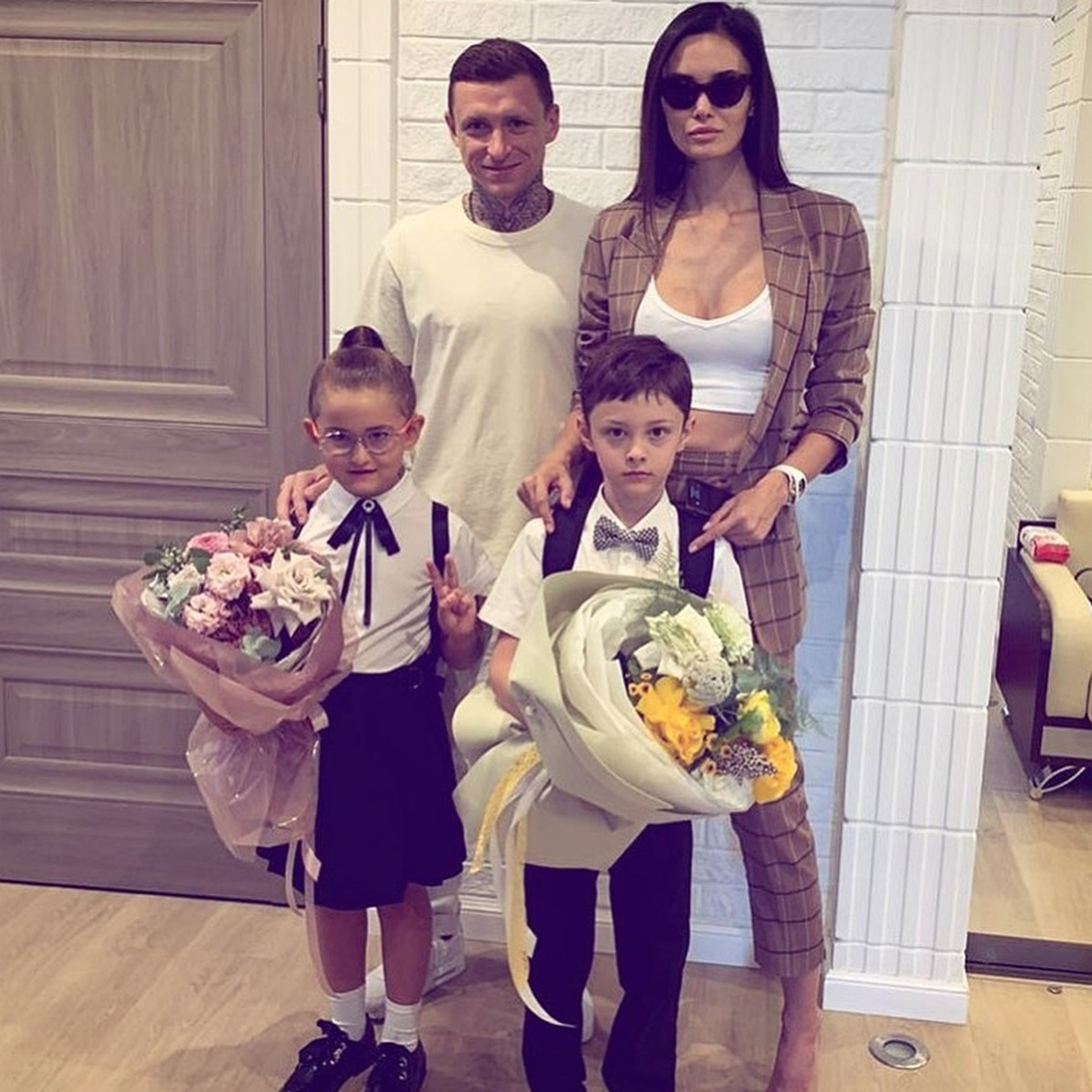 Павел и Алана Мамаевы и их дети — Алиса и Алекс