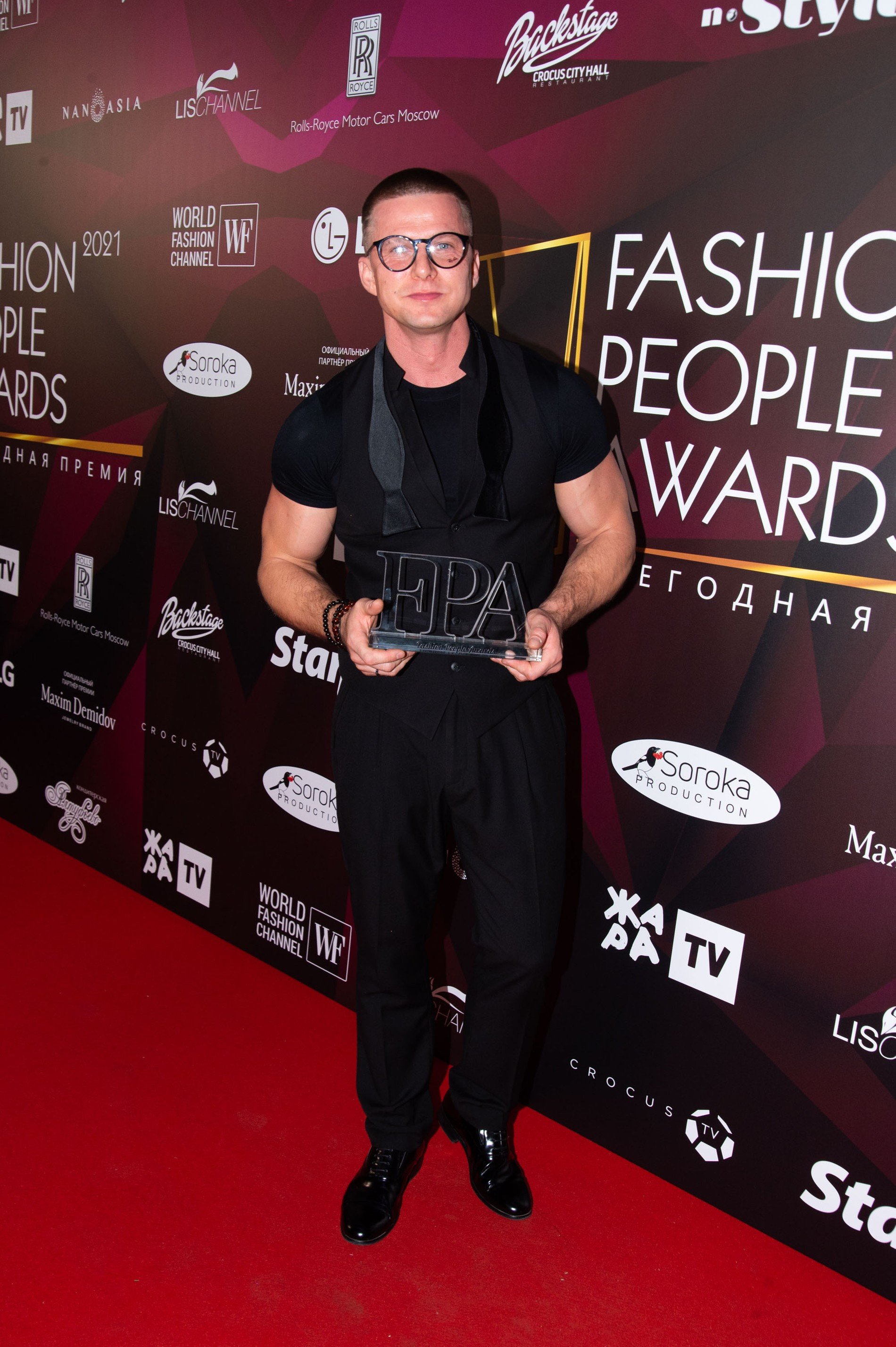Роман Курцын
Победитель номинации «Fashion-актер»	