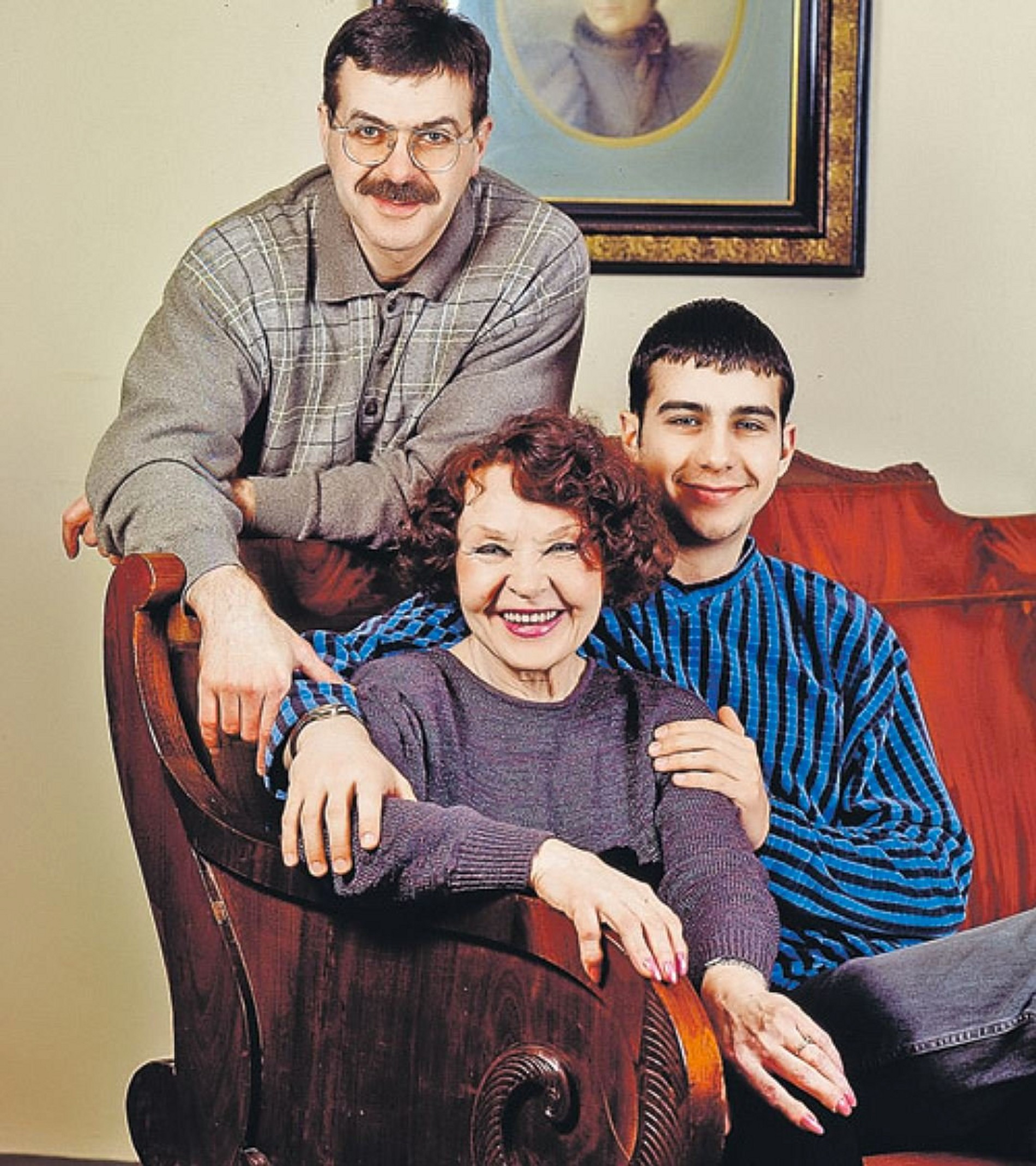 Нина Ургант с сыном и внуком