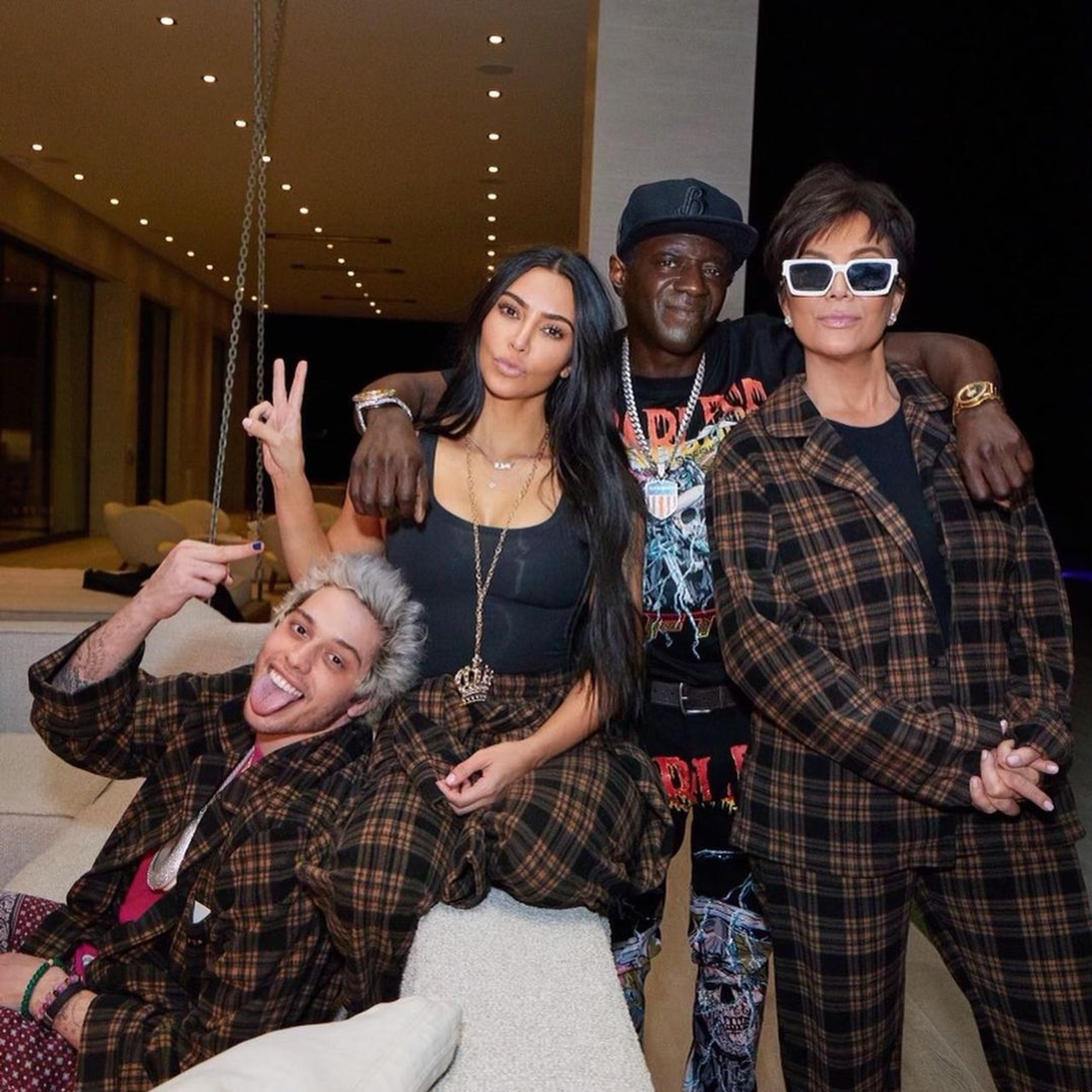 Instagram (запрещен в РФ) / @kimkardashian