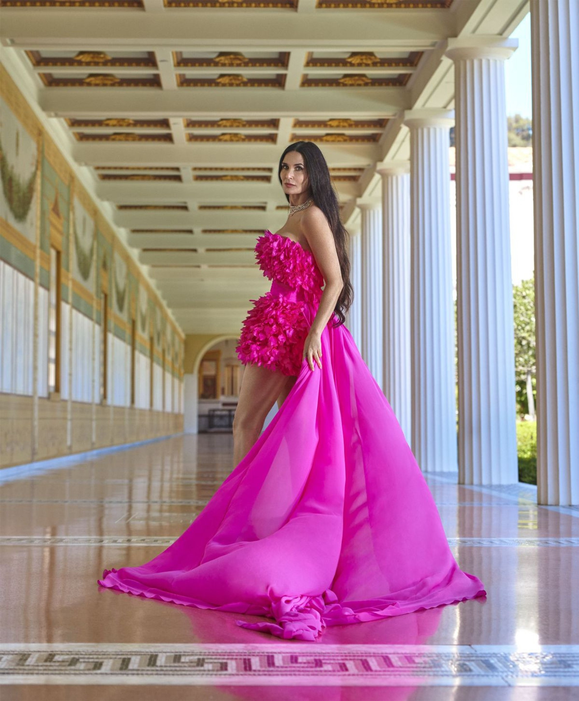 Фото: harpersbazaar.com
Деми Мур