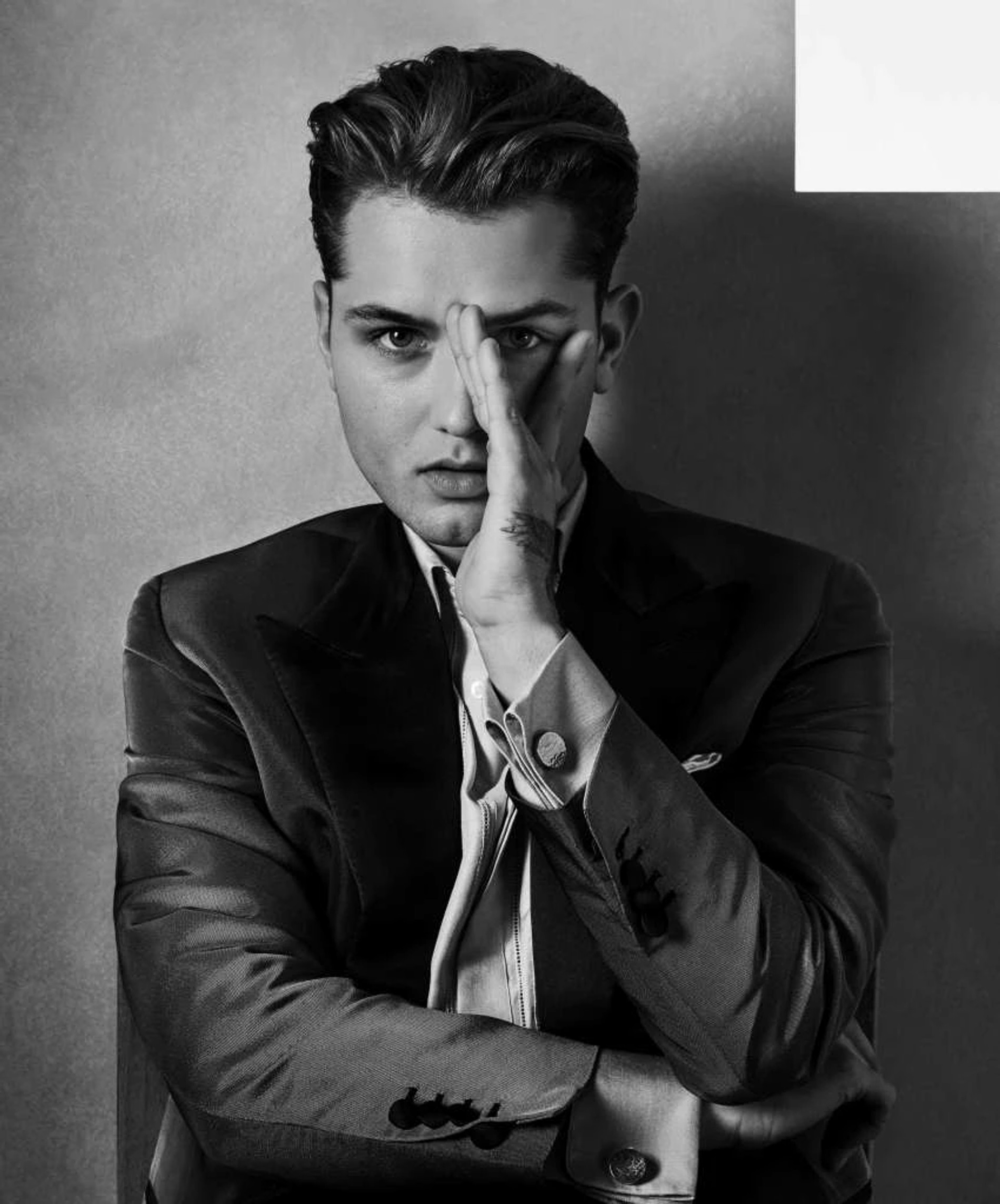 Фото: Brioni
Рафферти Лоу
