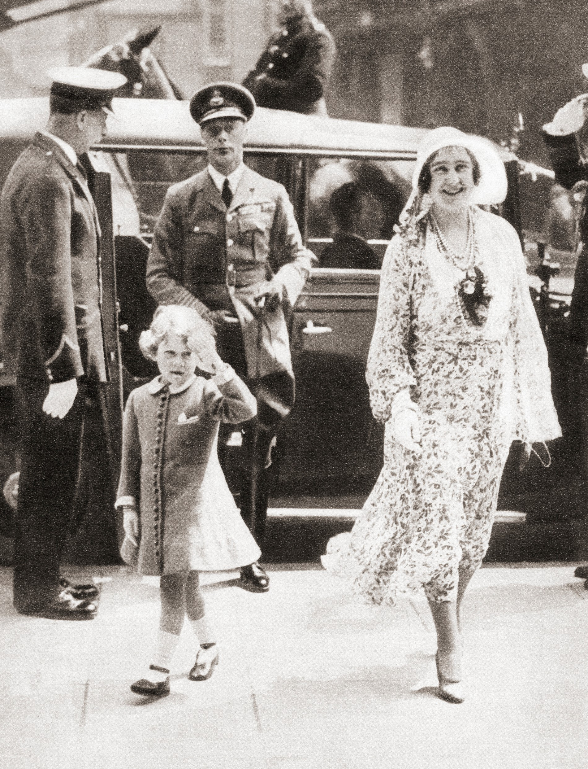 Принцесса с родителями во время официального визита, 1930-е.