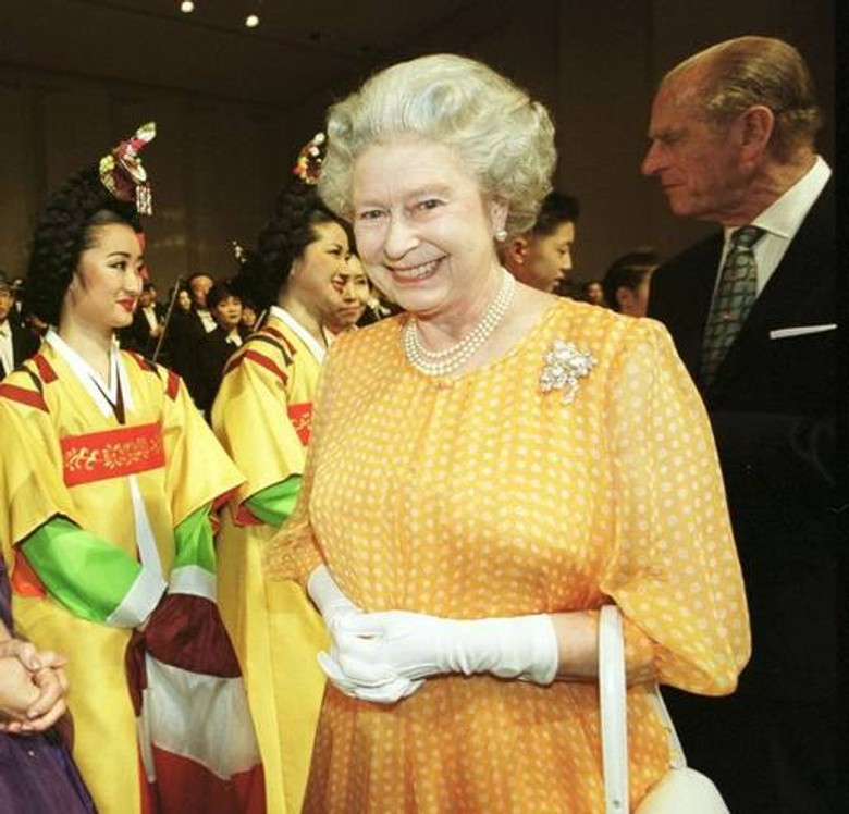 Елизавета II в серьгах с жемчугом Фото: Getty Images