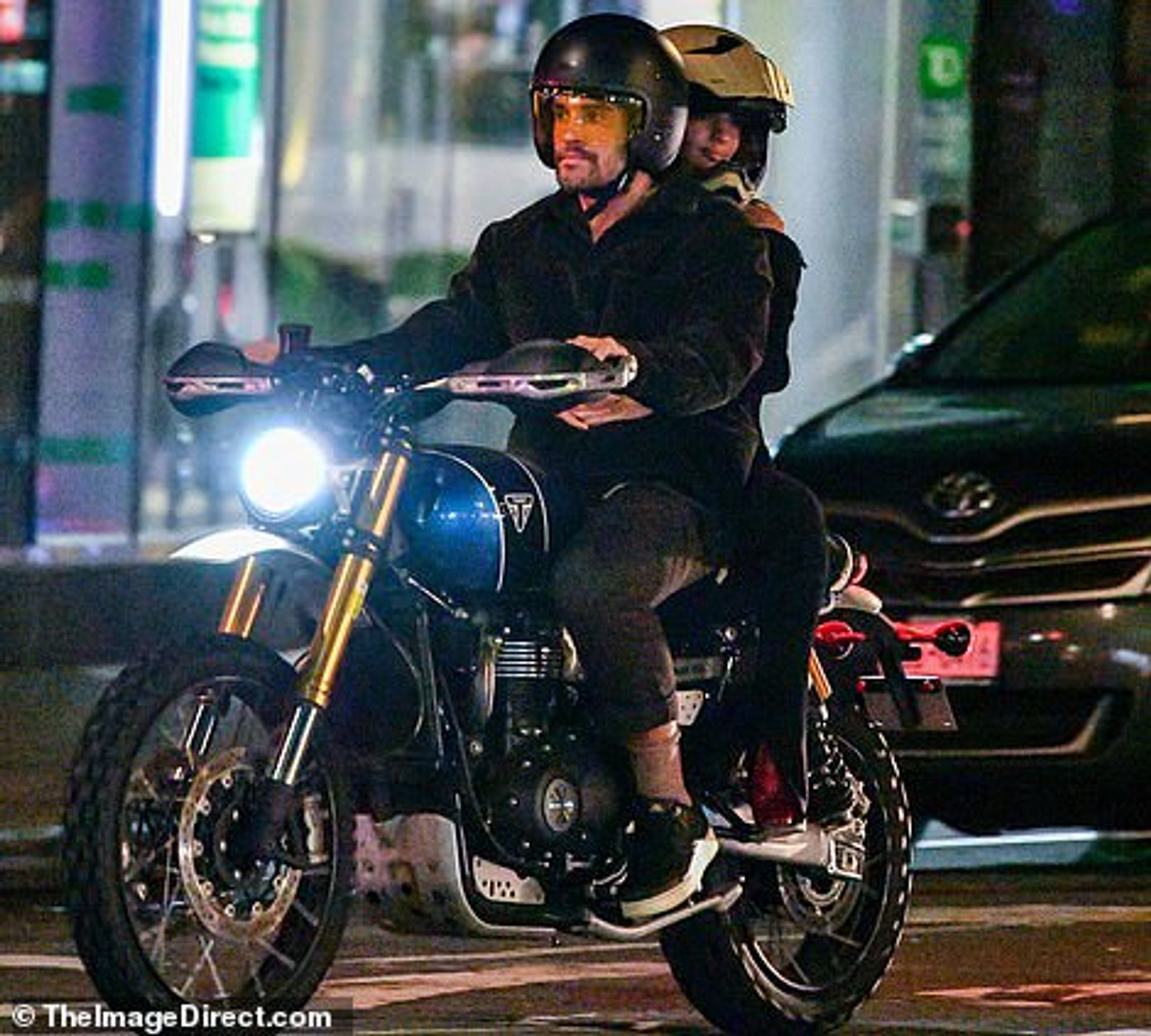 Эмили Ратаковски на свидании
Фото: Daily Mail