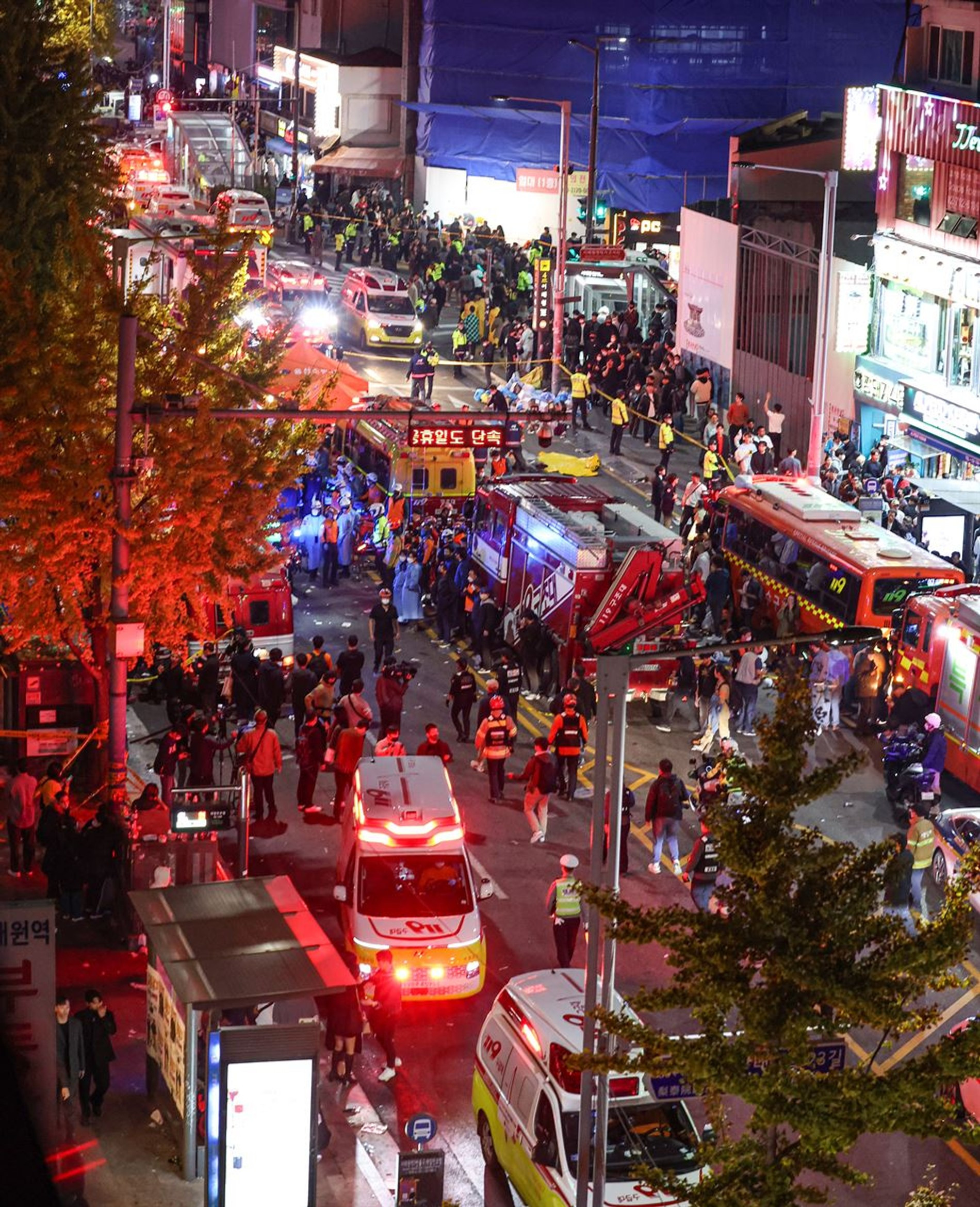 Машины скорой помощи на месте происшествия
Фото: Yonhap