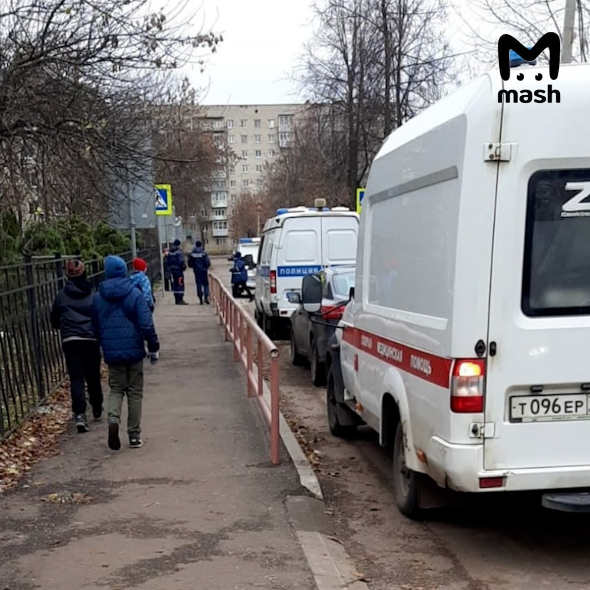 Обстановка у школы № 43 в Рыбинске
Фото: Mash