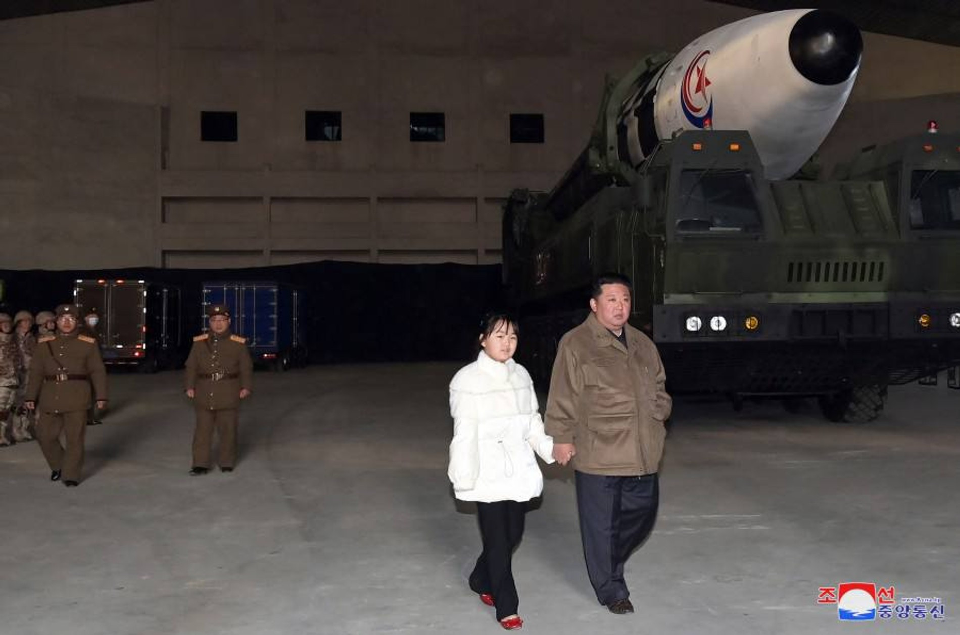 По информации СМИ, девочку зовут Чжу Э
Фото: KCNA / Reuters