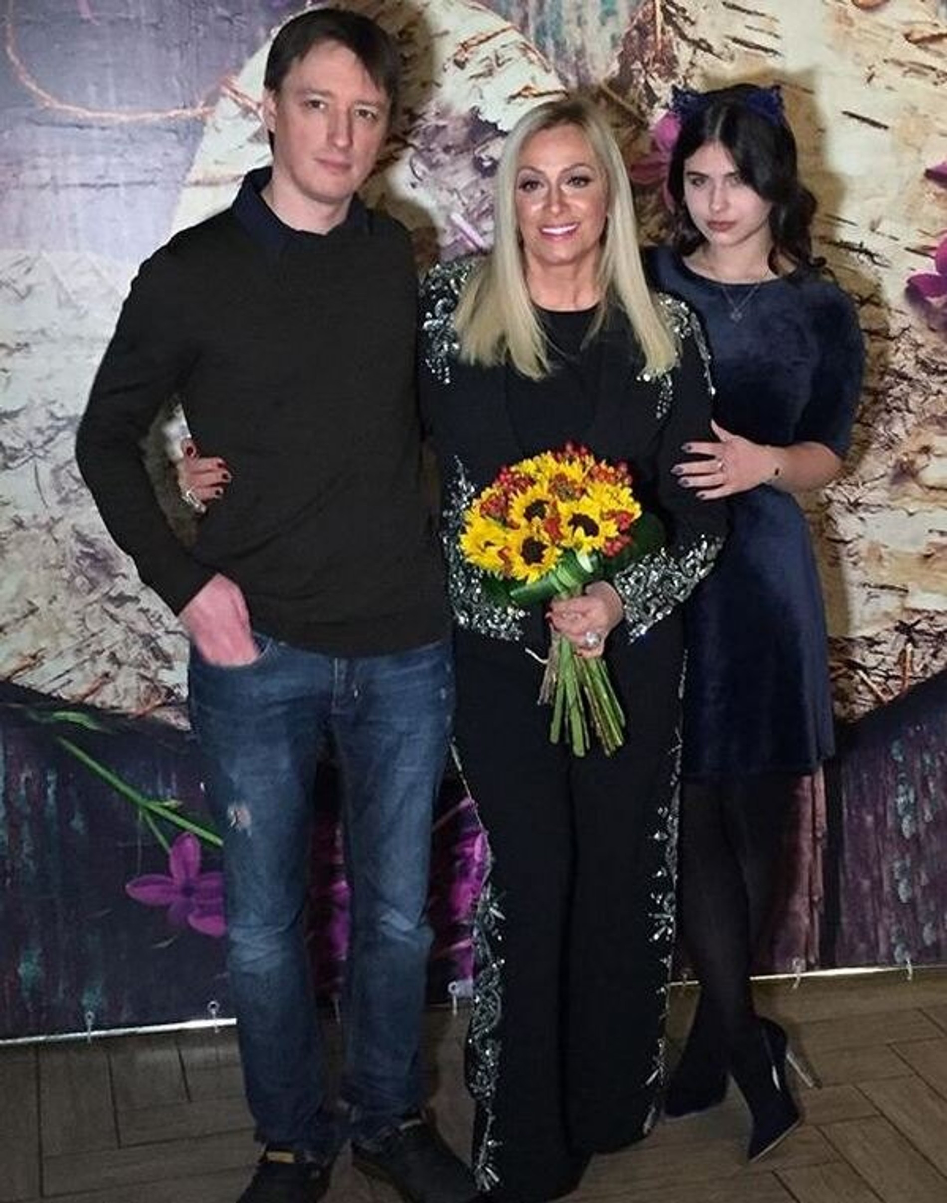 Наталия Гулькина с сыном Алексеем и дочерью Яной
Фото: Инстаграм (запрещен в РФ)