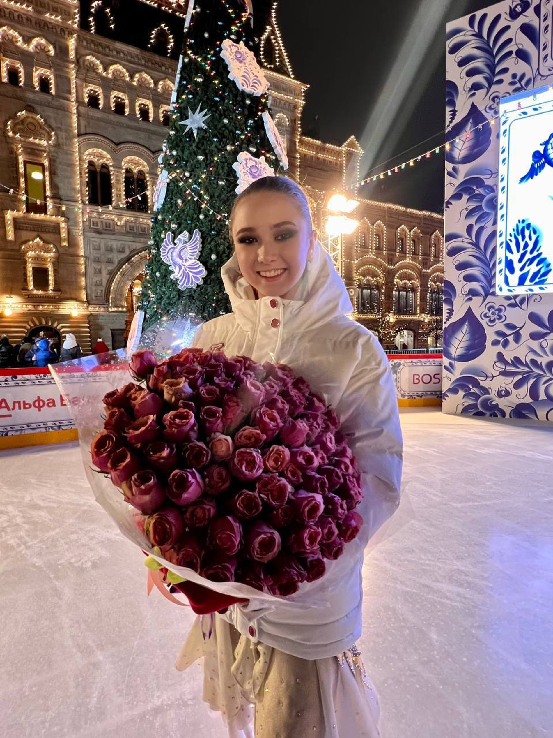 Камила Валиева на открытии катка на Красной площади
Фото: Telegram