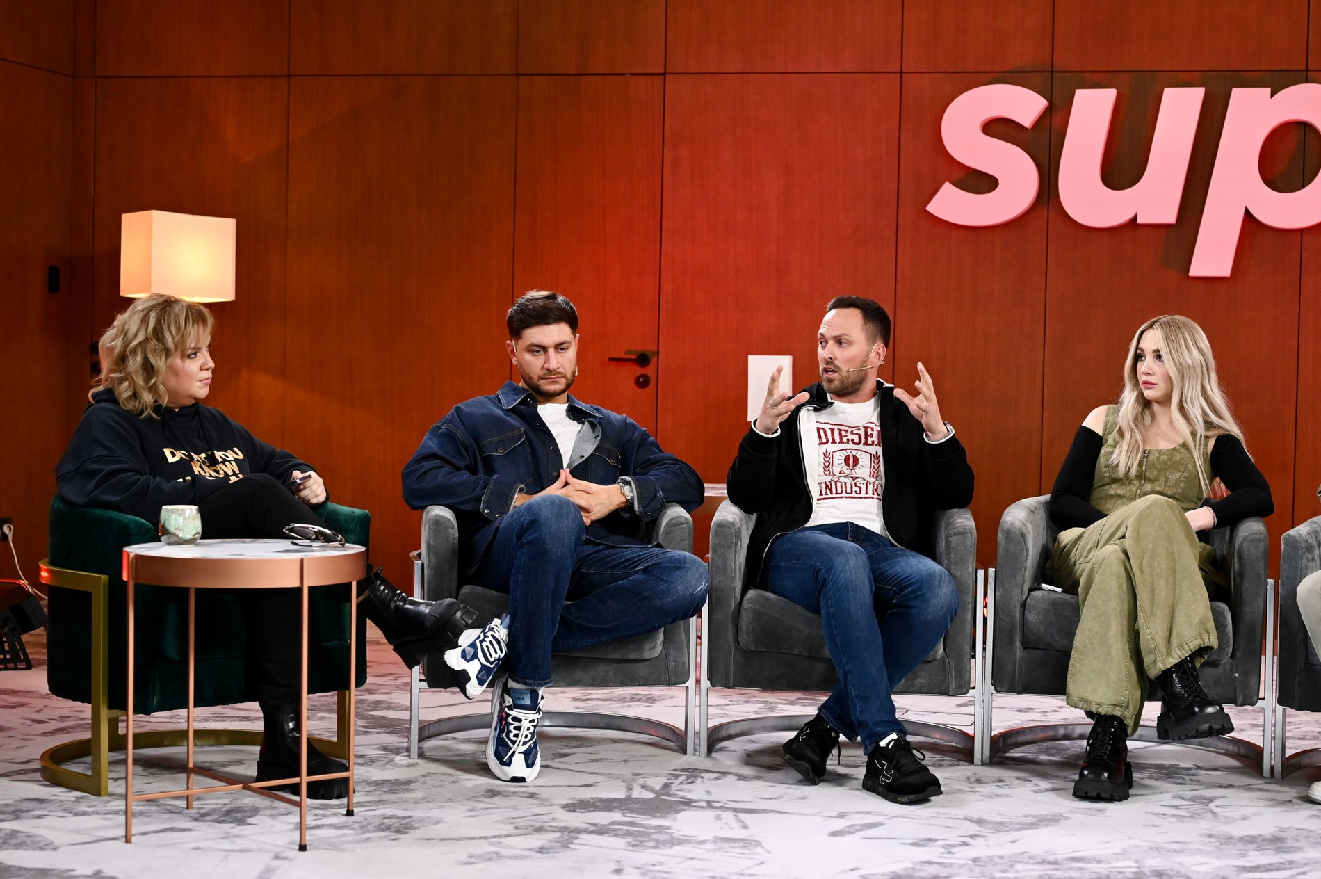 Алена Жигалова, Давид Манукян, Алексей Столяров и MIA BOYKA на паблик-токе Super и «Новой песни года»