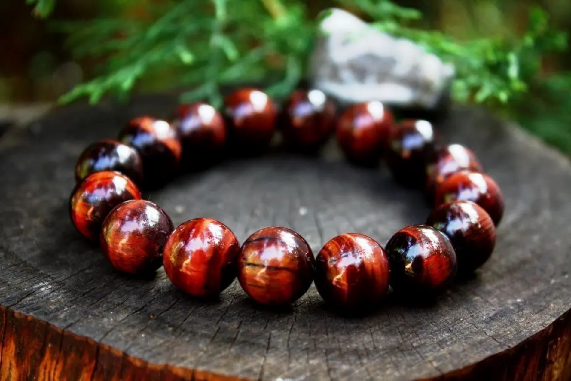 Браслет из бычьего глаза
Источник: Jewellery Mag