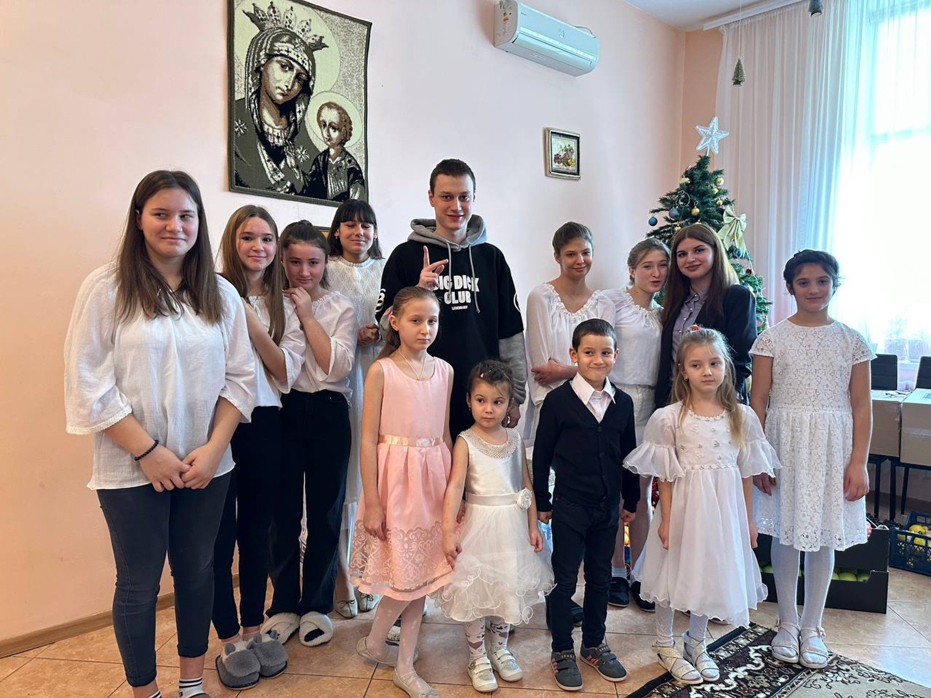 Некоглай с воспитанниками детского дома
Фото: «Телеграм»