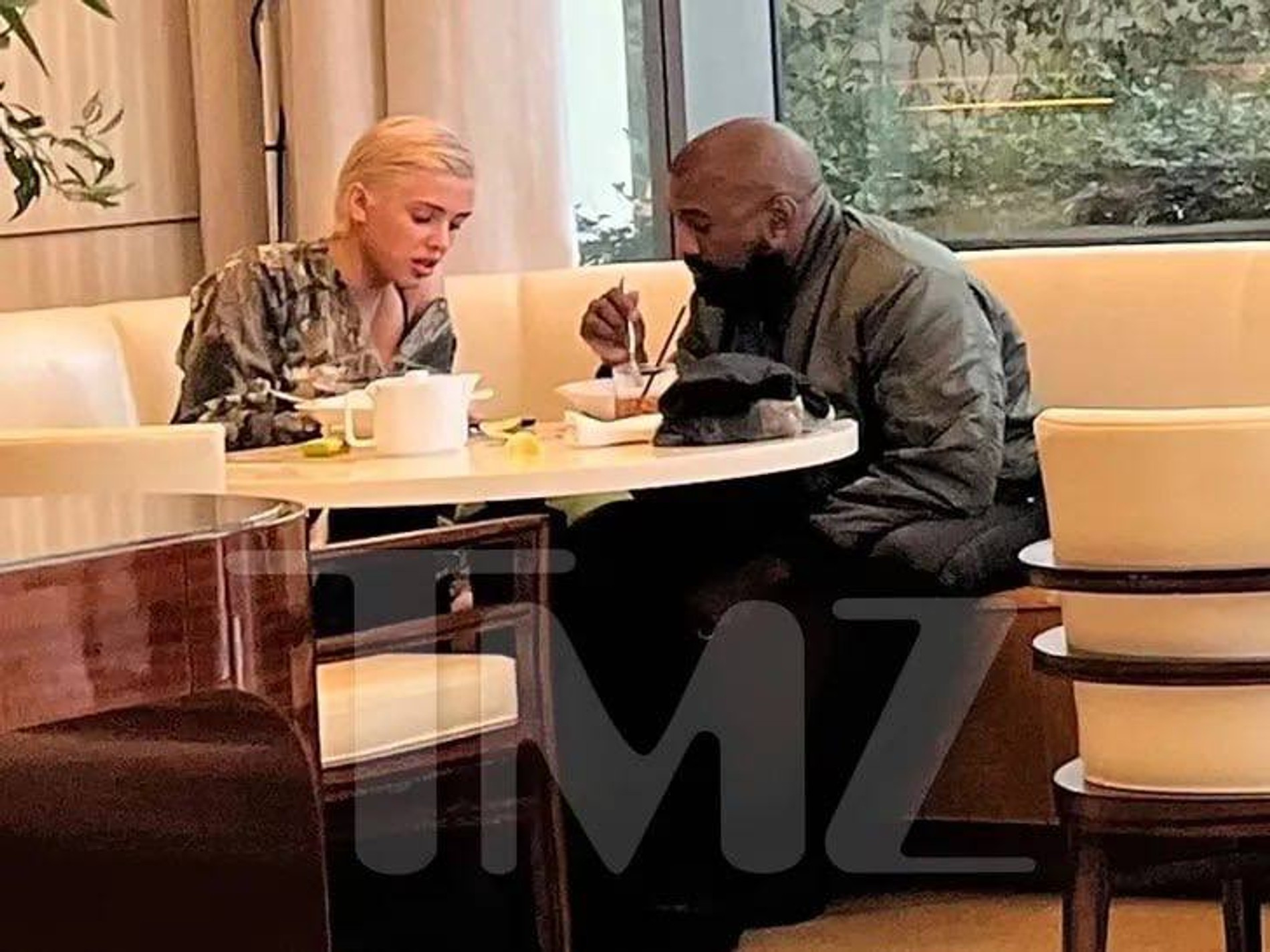 Канье Уэста и Бьянку Цензори часто видят в кафе
Фото: TMZ