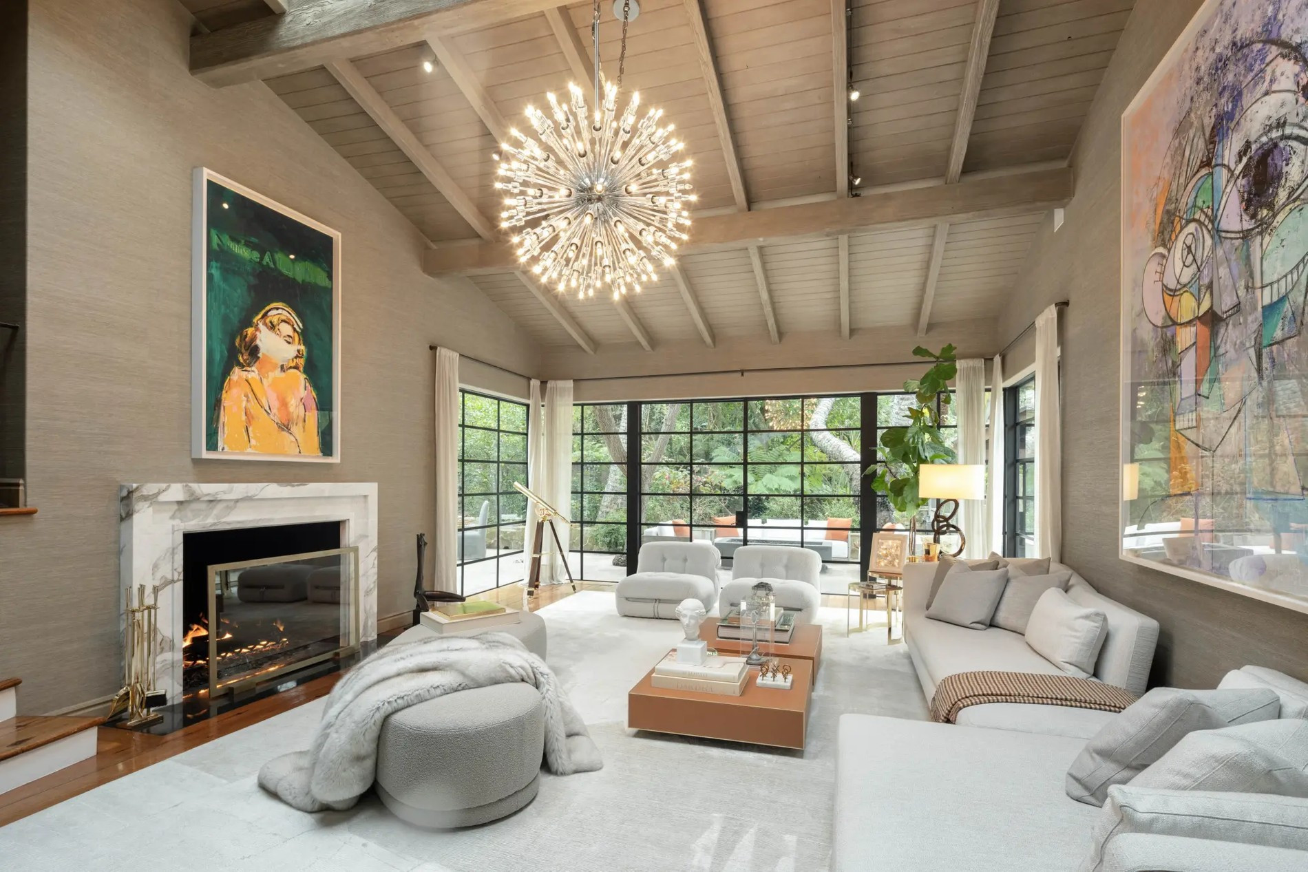 Особняк Джей Ло в Калифорнии
Фото: Carolwood Estates