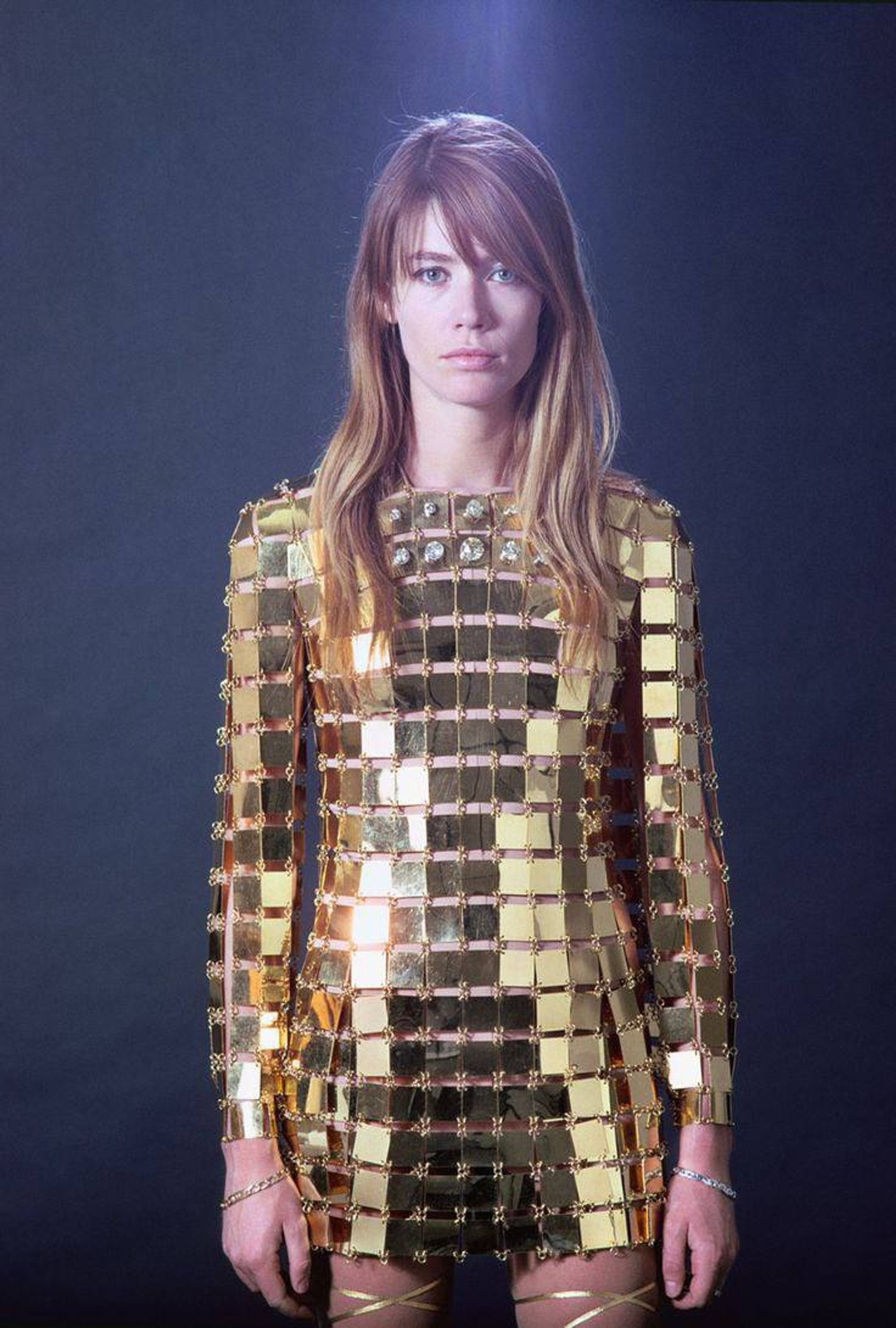 Модель на показе Paco Rabanne в культовом металлическом платье бренда
Фото: Инстаграм (запрещен в РФ)
