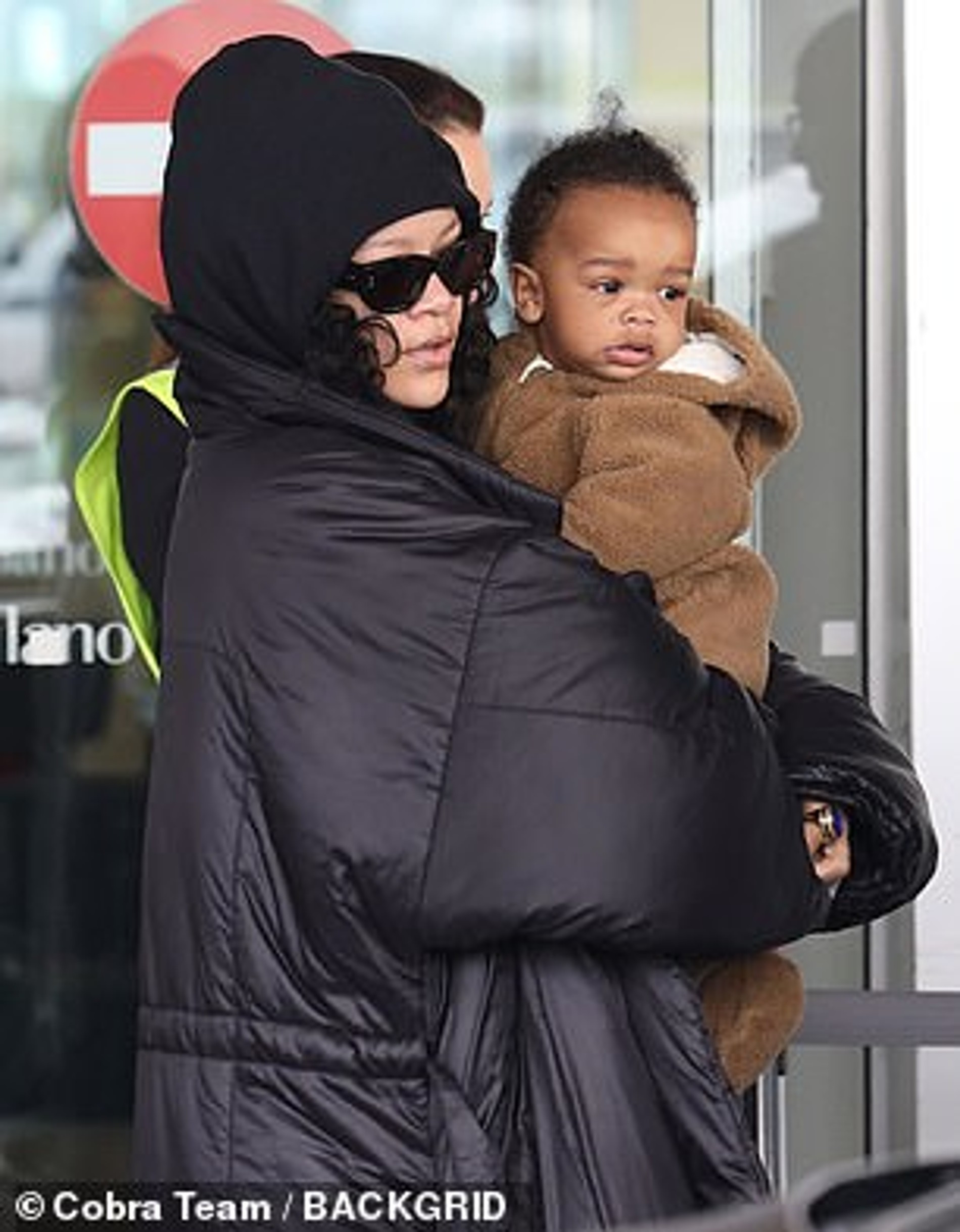 Рианна с сыном
Фото: Daily Mail