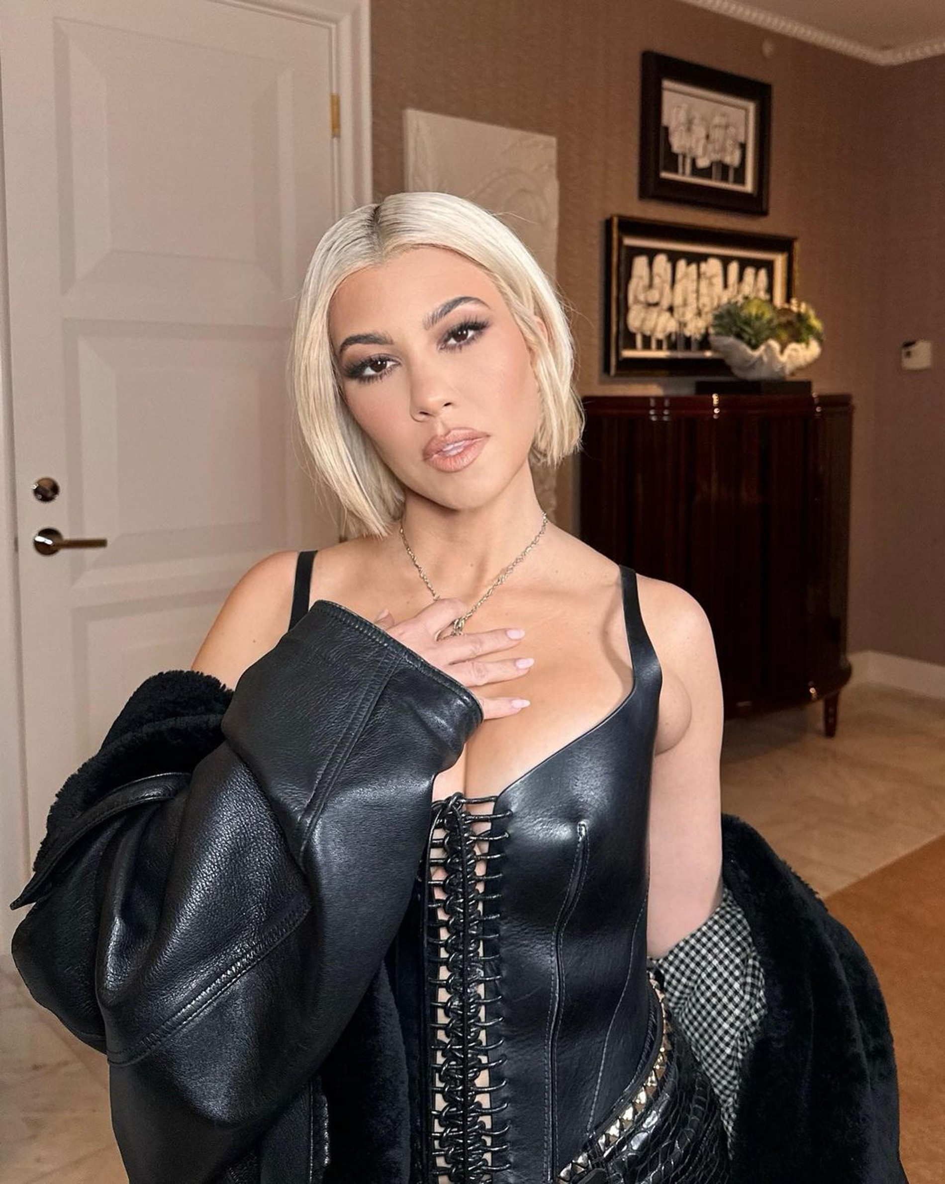 Кортни демонстрирует новый цвет волос
Фото: Инстаграм* @kourtneykardash