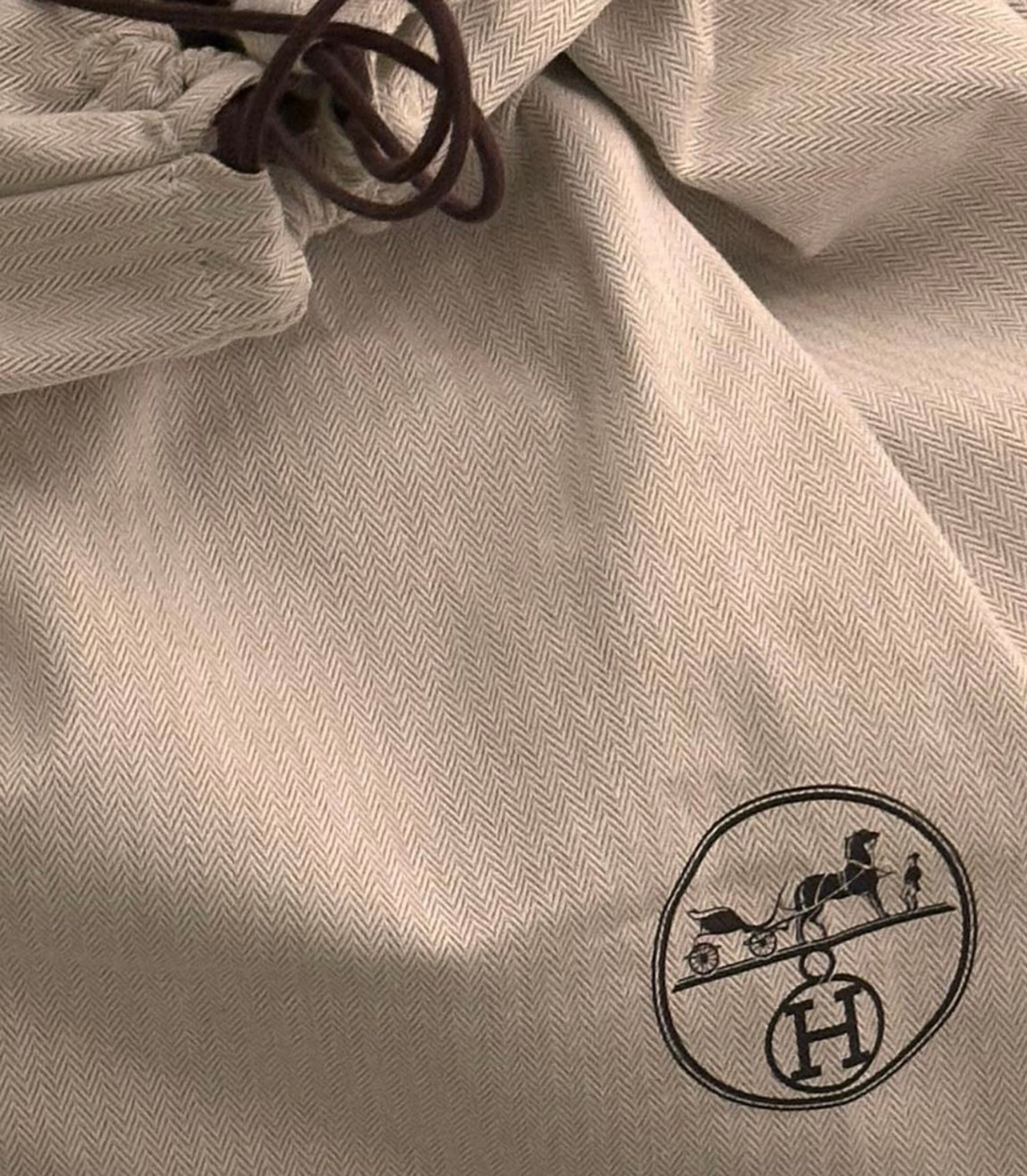 Подарок для Валентины Ивановой (сумка Hermes)
Фото: Инстаграм (запрещен в РФ) @halfbloodval