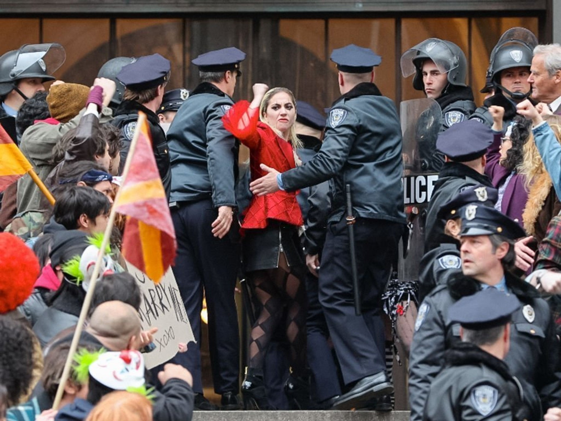 Леди Гага в образе Харли Квинн на съемках нового «Джокера»
Фото: Твиттер @ladygagasourcex