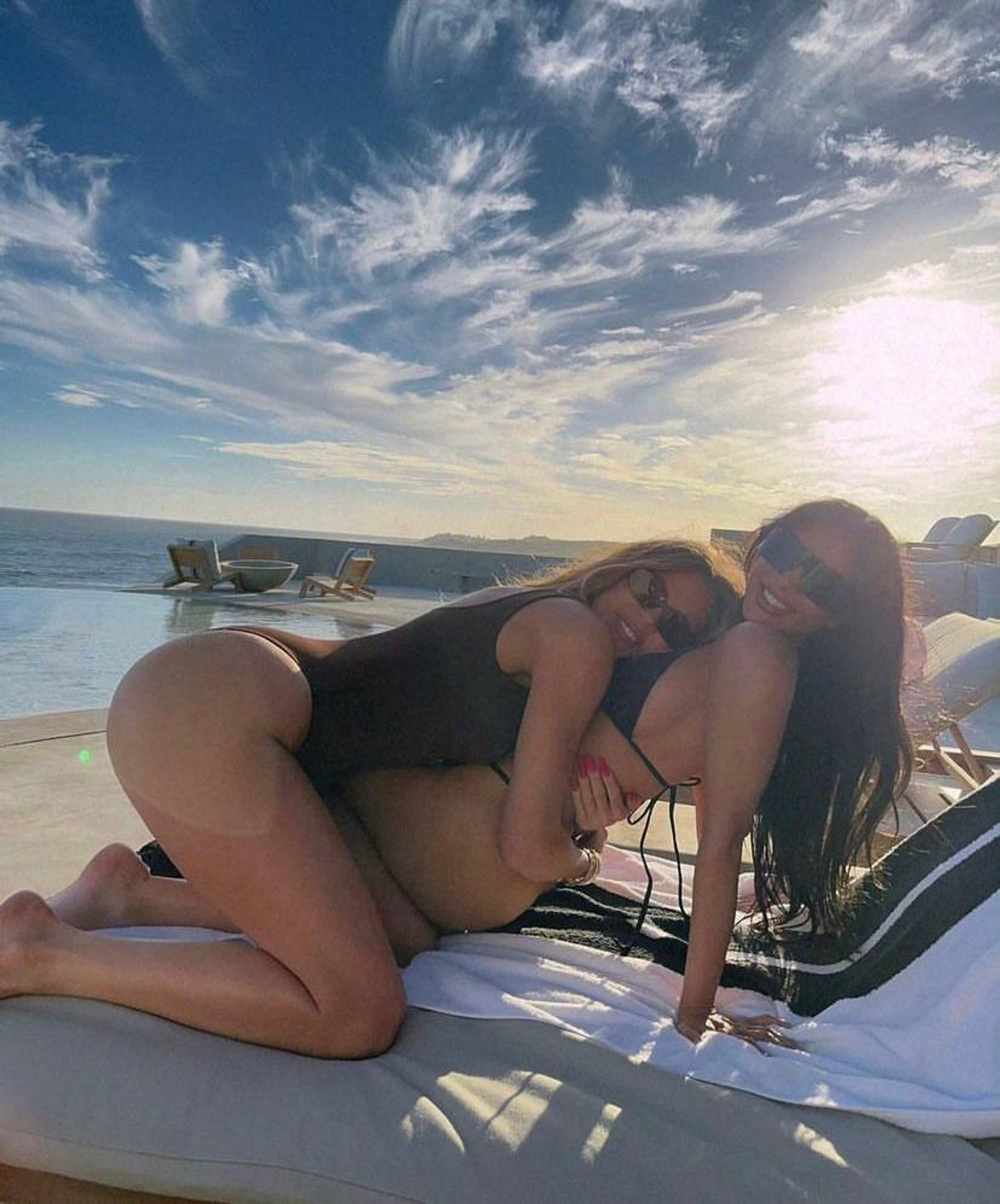 Фотосессия получилась очень горячей…
Фото: Инстаграм (запрещен в РФ) @kimkardashian