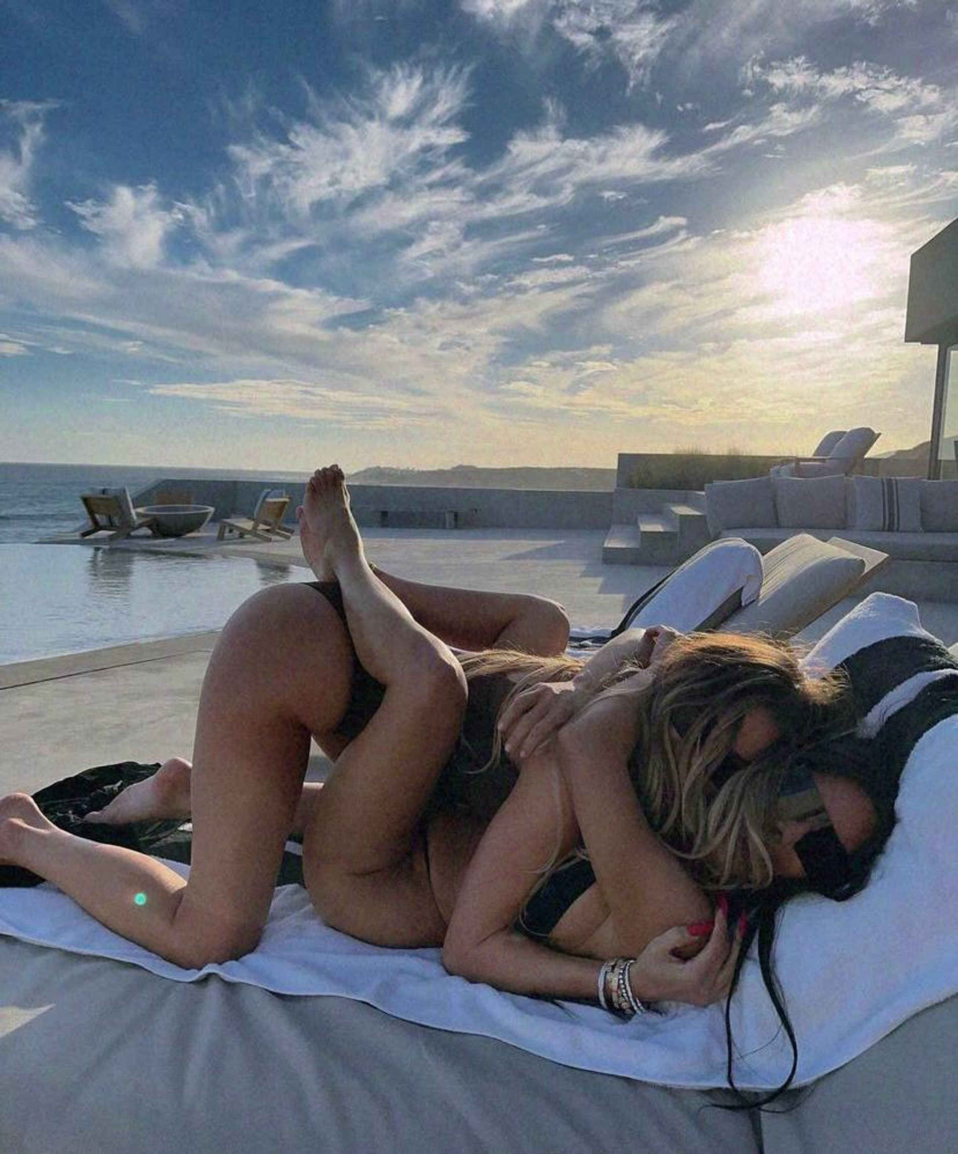 …возможно, даже слишком
Фото: Инстаграм (запрещен в РФ) @kimkardashian