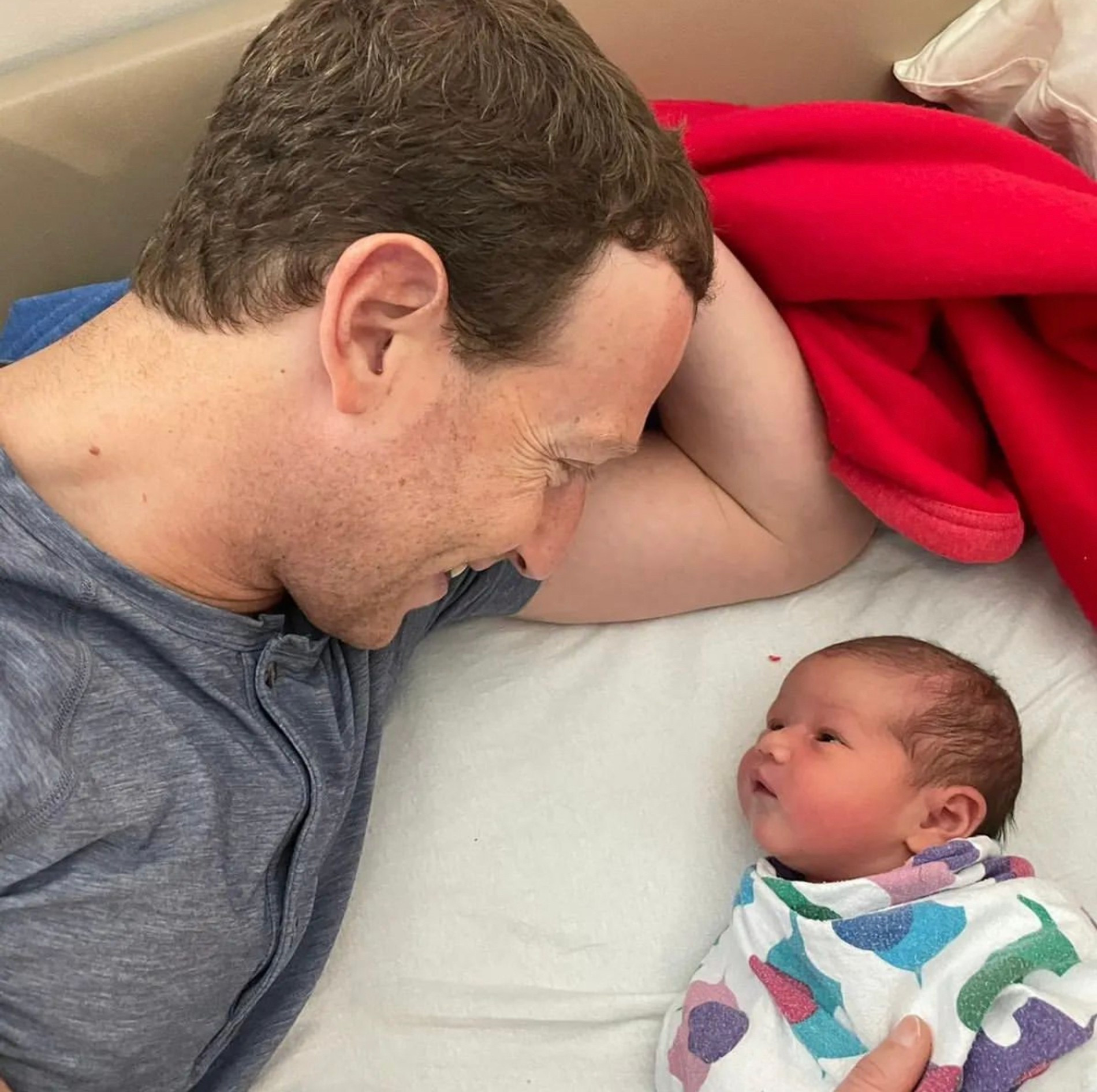 Марк Цукерберг с новорожденной дочкой
Фото: Инстаграм (запрещен в РФ) @zuck