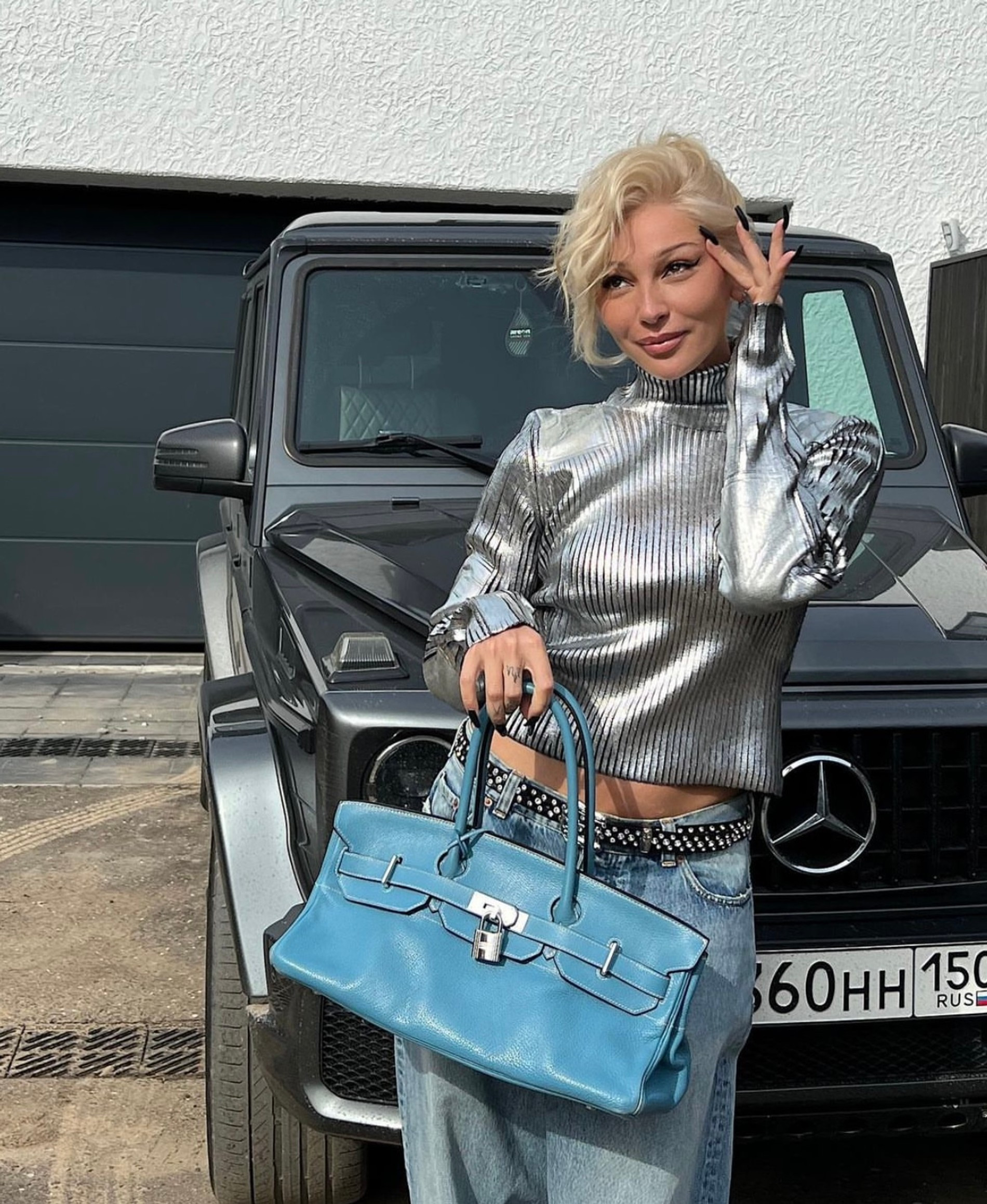 Настя Ивлеева демонстрирует свою новую сумку Hermes Birkin
Фото: Инстаграм (запрещен в РФ) @_agentgirl_