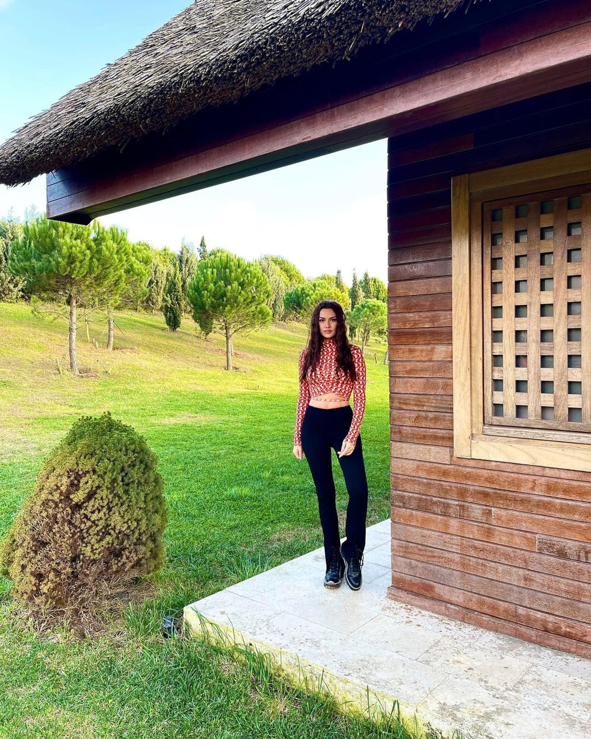 Фахрие Эвджен
Фото: Инстаграм (запрещен в РФ) / @evcenf
