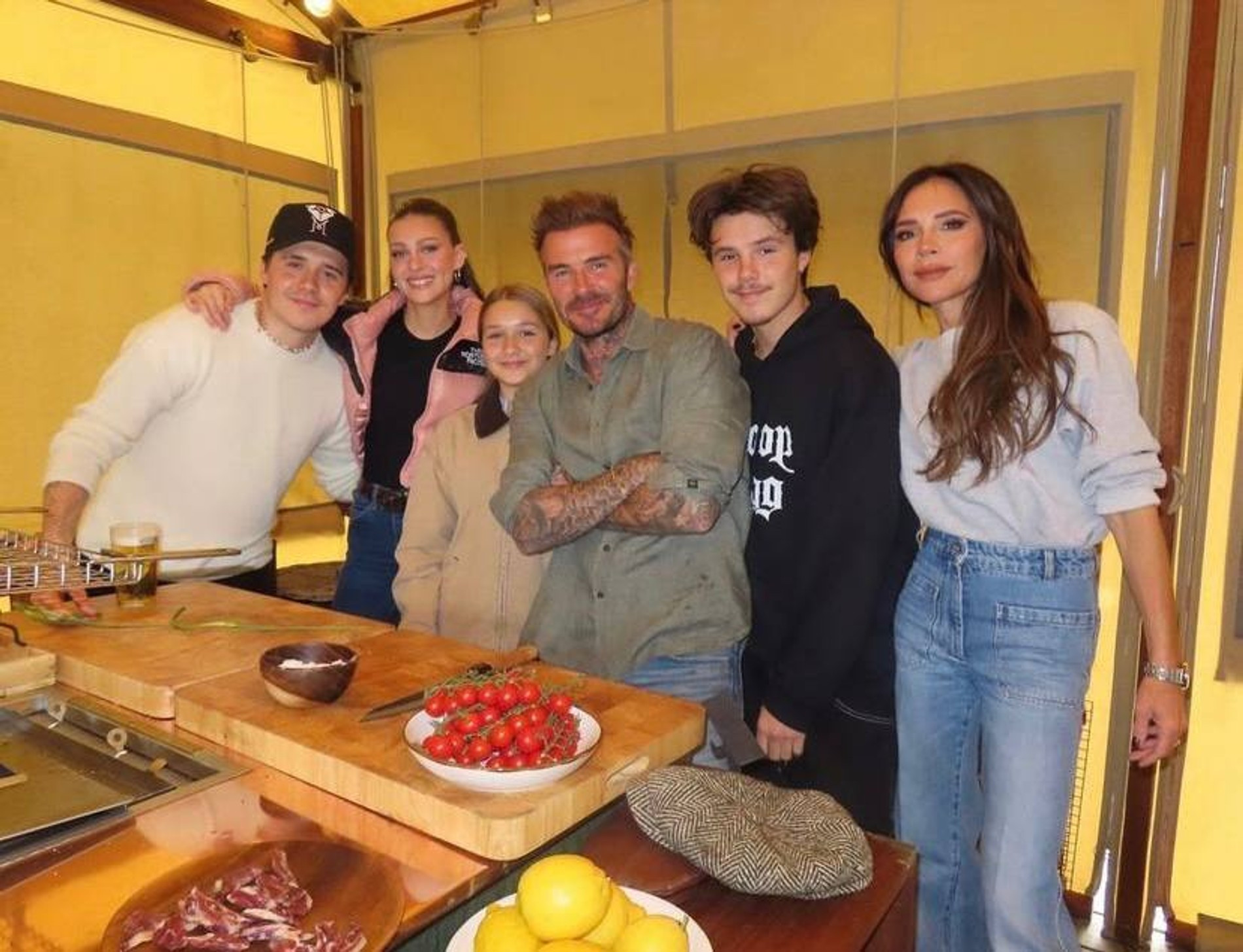 Счастливая семья
Фото: Инстаграм (запрещен в РФ) @victoriabeckham