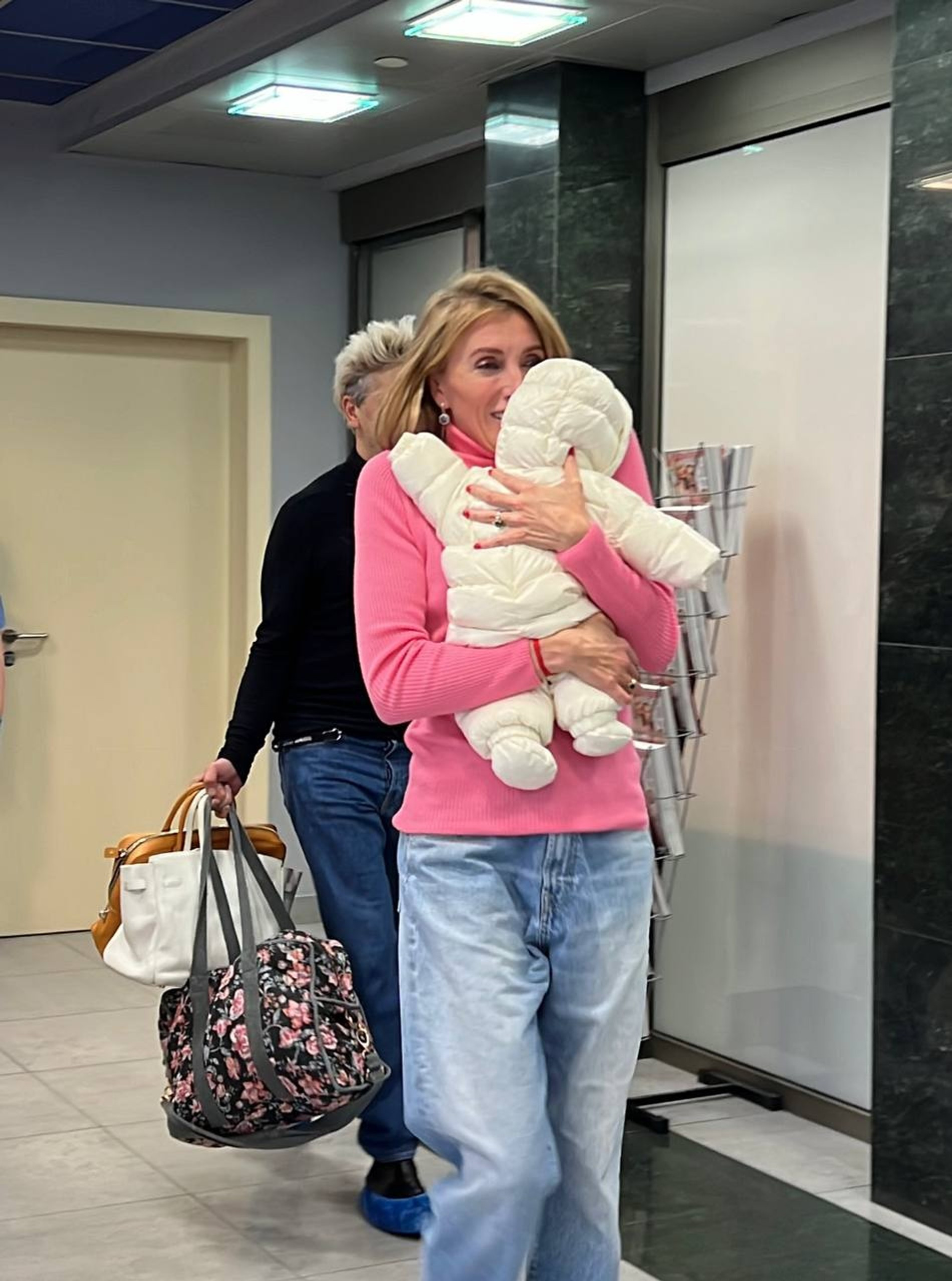 Сергей Харченко и Светлана Бондарчук с сыном. Фото: Telegram @lovepeacesvet