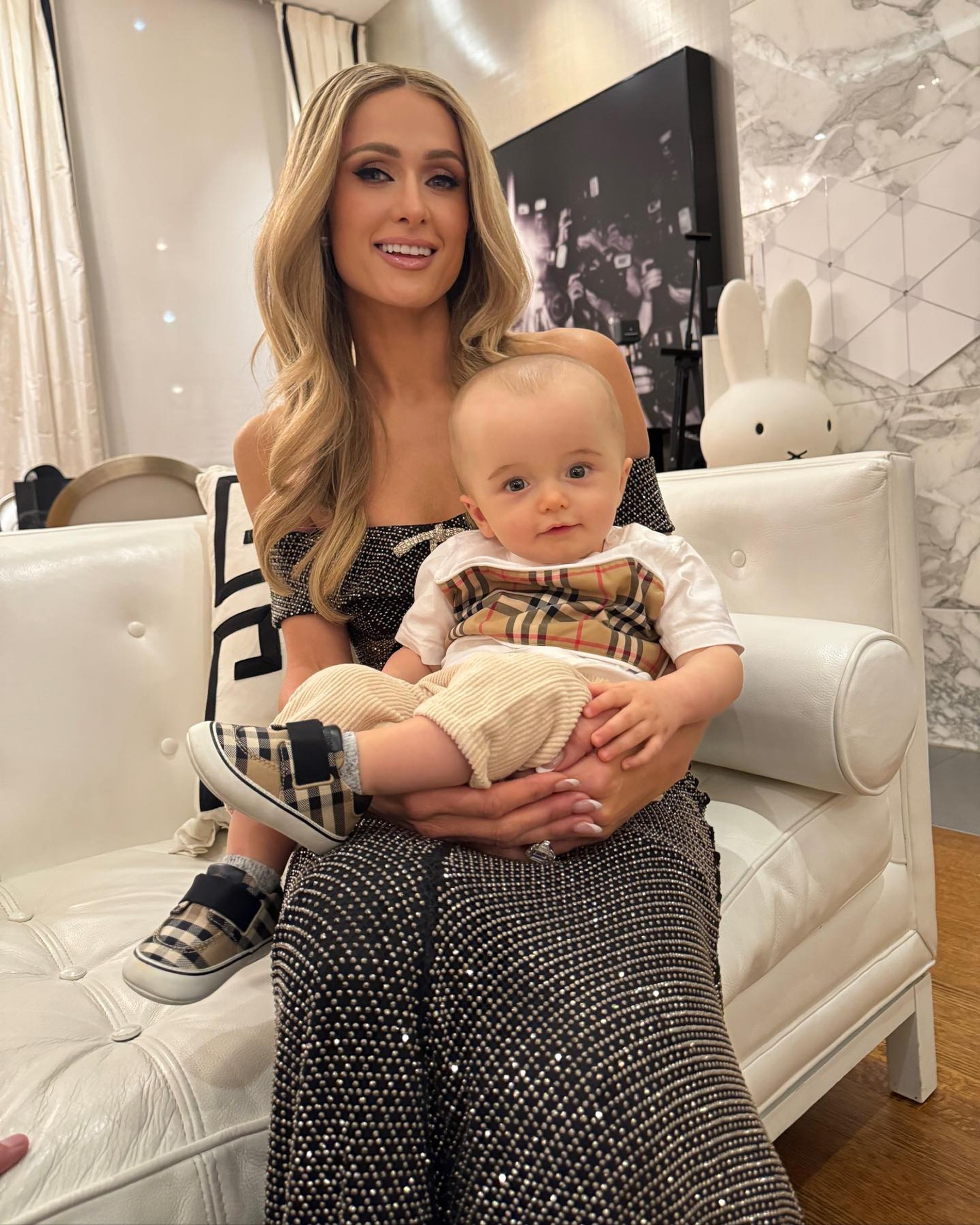 Пэрис Хилтон с сыном Фениксом. Фото: Инстаграм* @parishilton