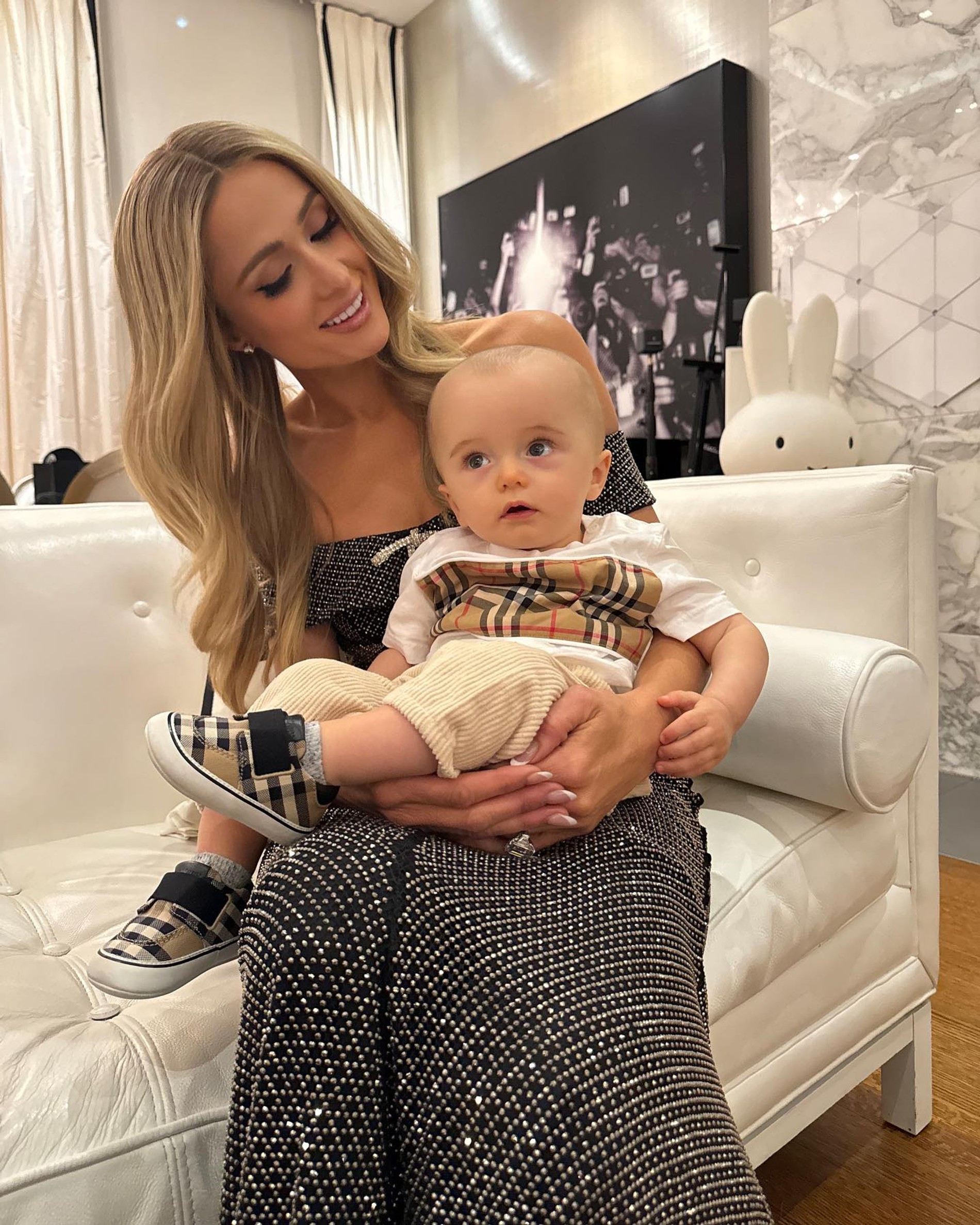 Пэрис Хилтон с сыном Фениксом. Фото: Инстаграм* @parishilton