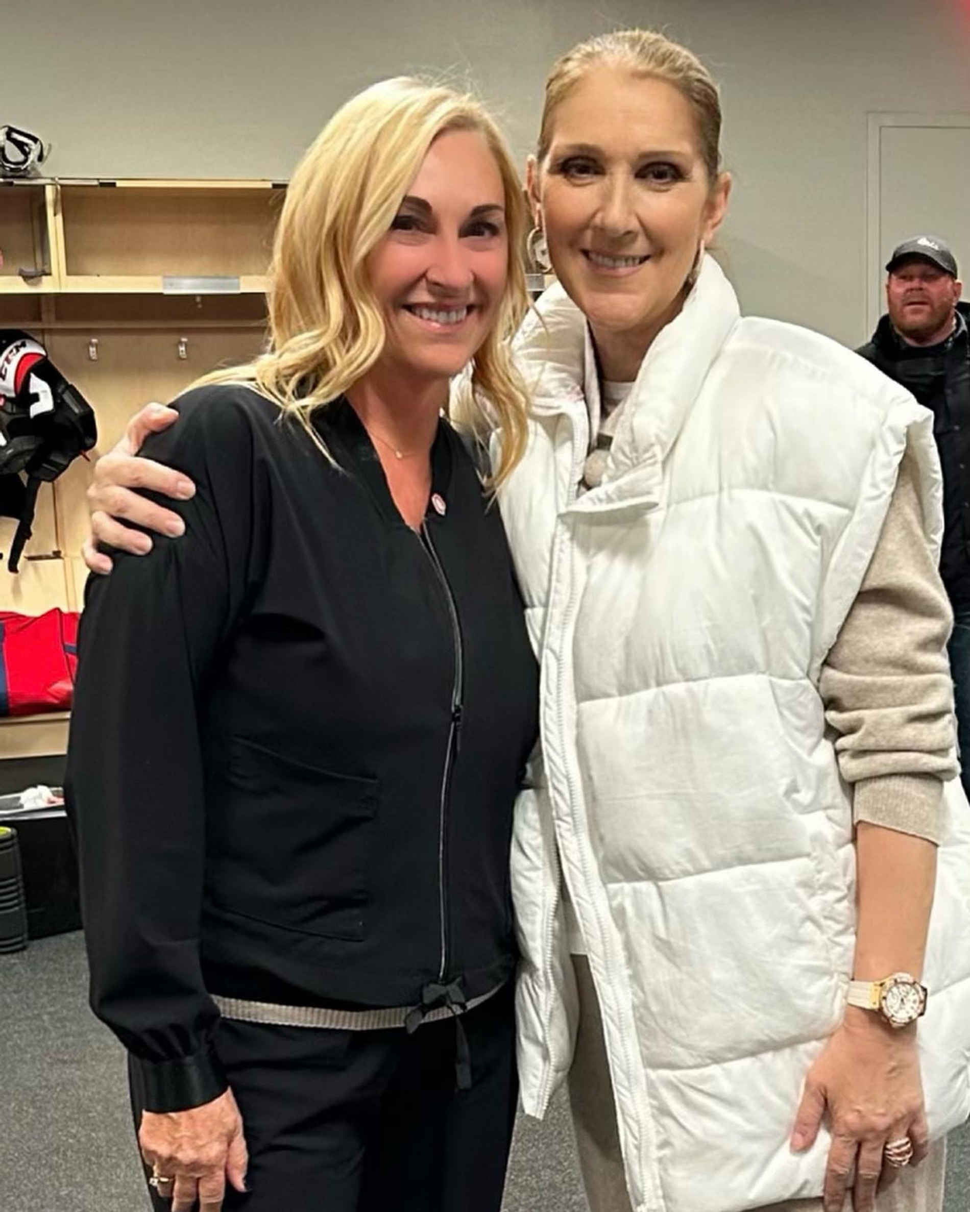Селин Дион и вице-президент по связям с общественностью Montreal Canadiens Шанталь Мачаби. Фото: Инстаграм (запрещен в РФ) @chantalmashabee