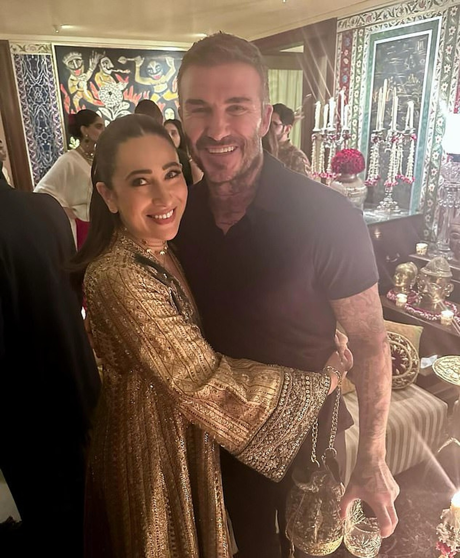 Дэвид Бекхэм и индийская актриса Каришма Капур. Фото: Инстаграм* @karismakapoor
