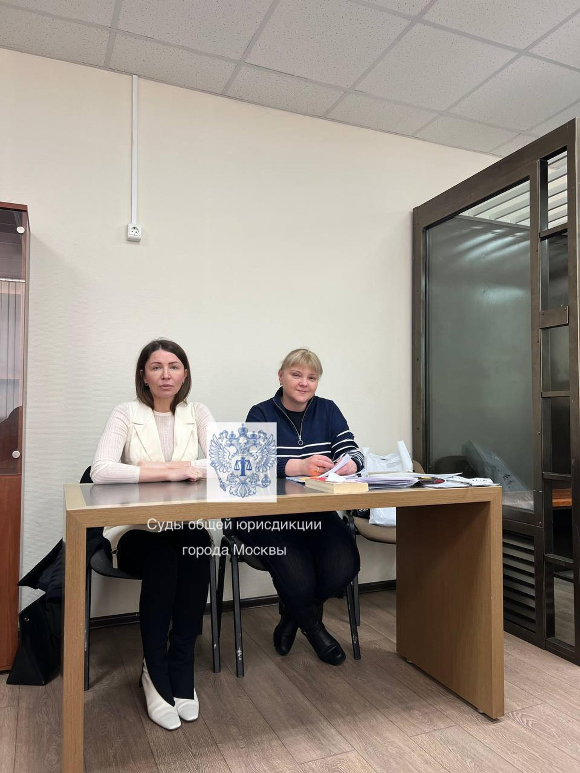 Елена Блиновская со своим адвокатом Натальей Сальниковой. Фото: пресс-служба Замоскворецкого суда
