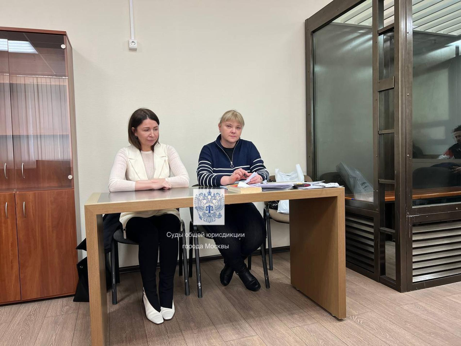 Елена Блиновская со своим адвокатом Натальей Сальниковой. Фото: пресс-служба Замоскворецкого суда