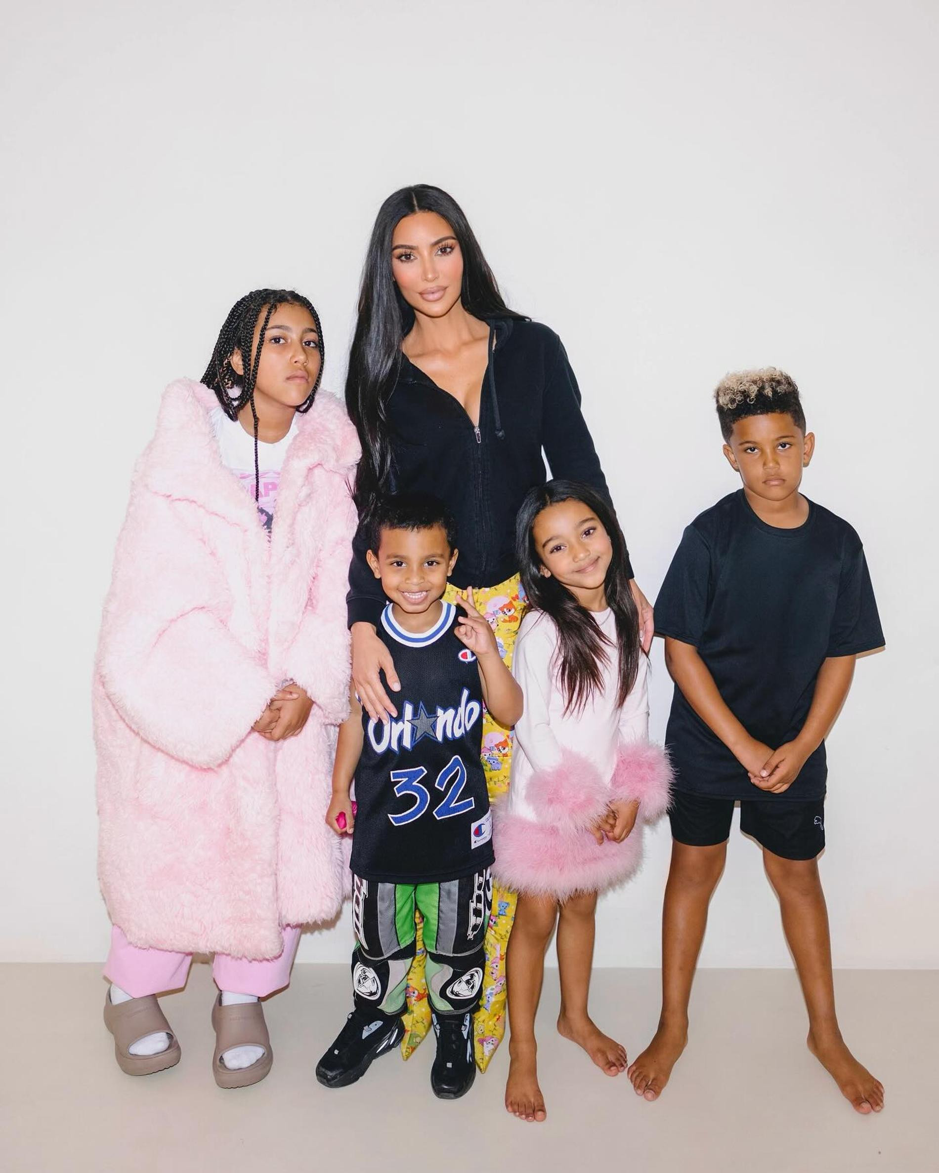 Ким Кардашьян с детьми. Фото: Инстаграм* @kimkardashian
