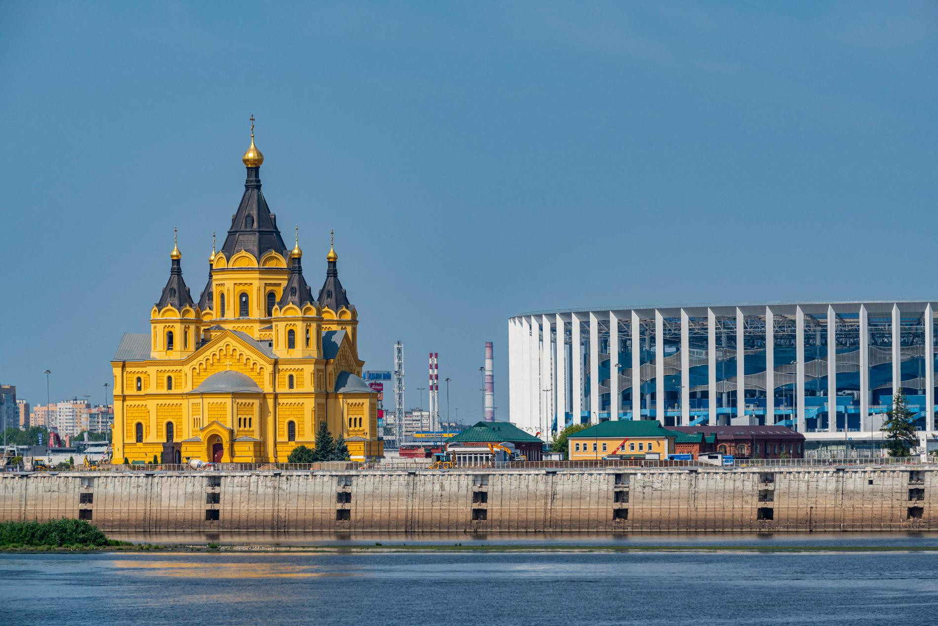 Храм Александра Невского и стадион «Нижний Новгород». Фото: imageBROKER/Michael Runkel/Getty Images