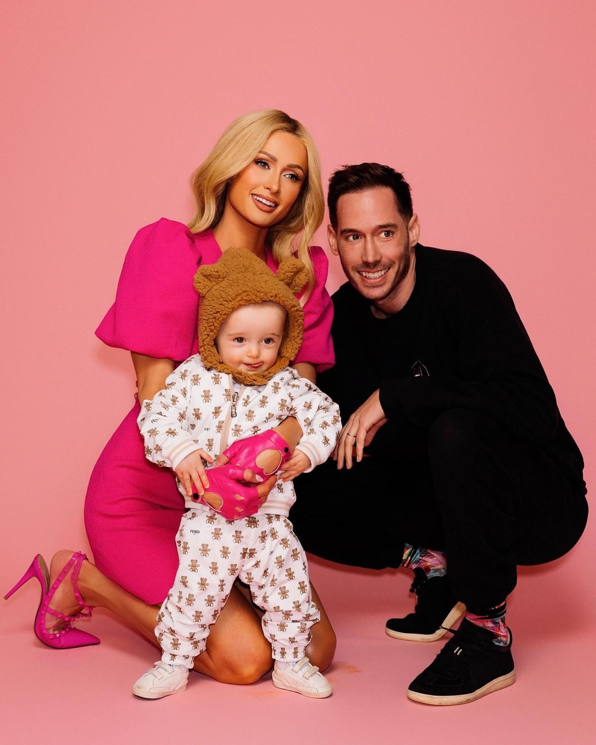 Пэрис Хилтон и Картер Реум с сыном Фениксом. Фото: Инстаграм* @parishilton